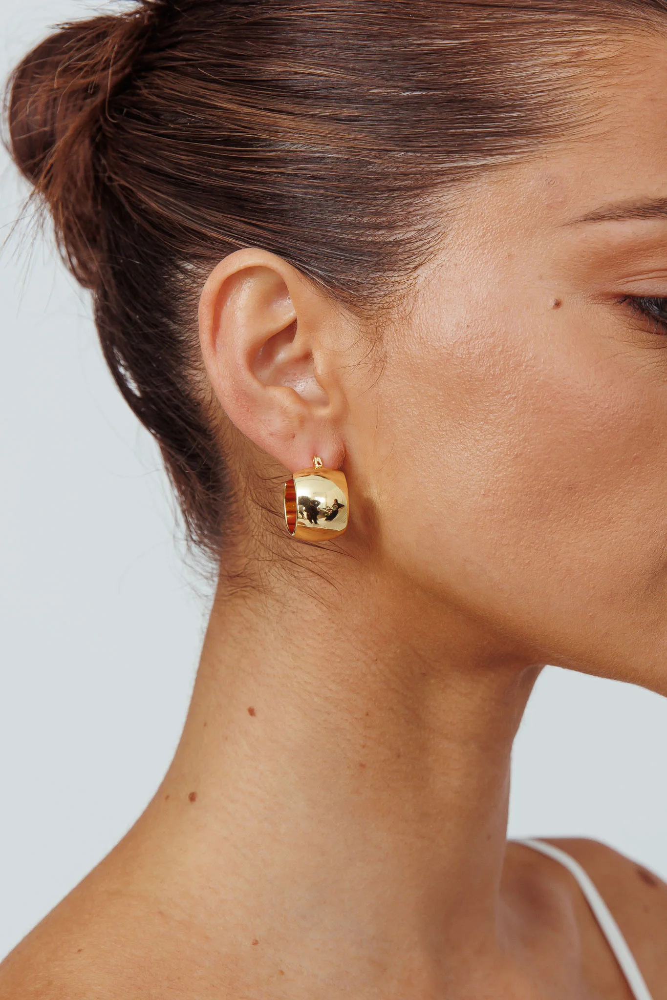 Ami Chunky Wide Hoop Earrings Gold - Image 2