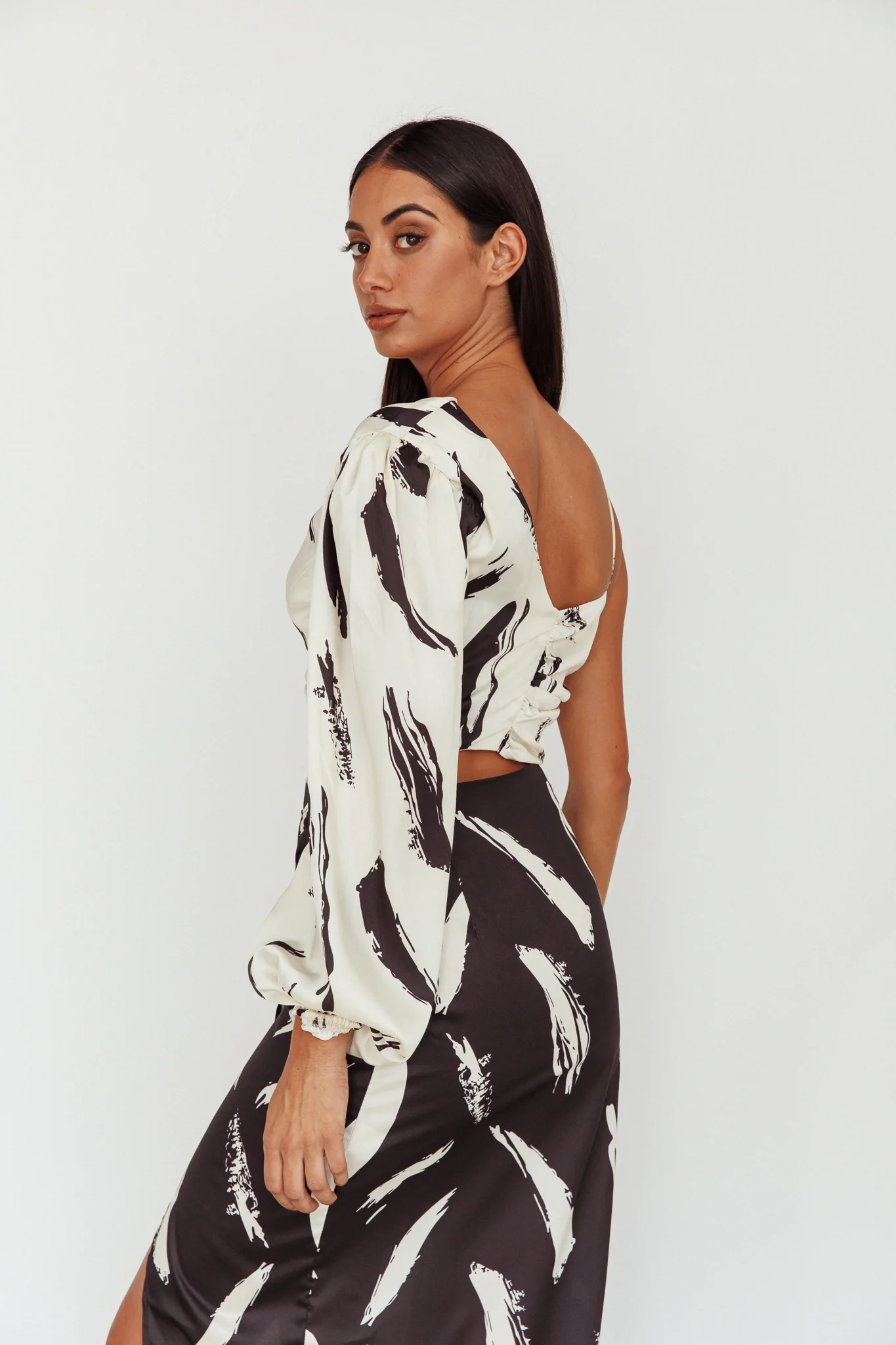 Amina Twist Bust Crop Top Printed Off White - Image 2