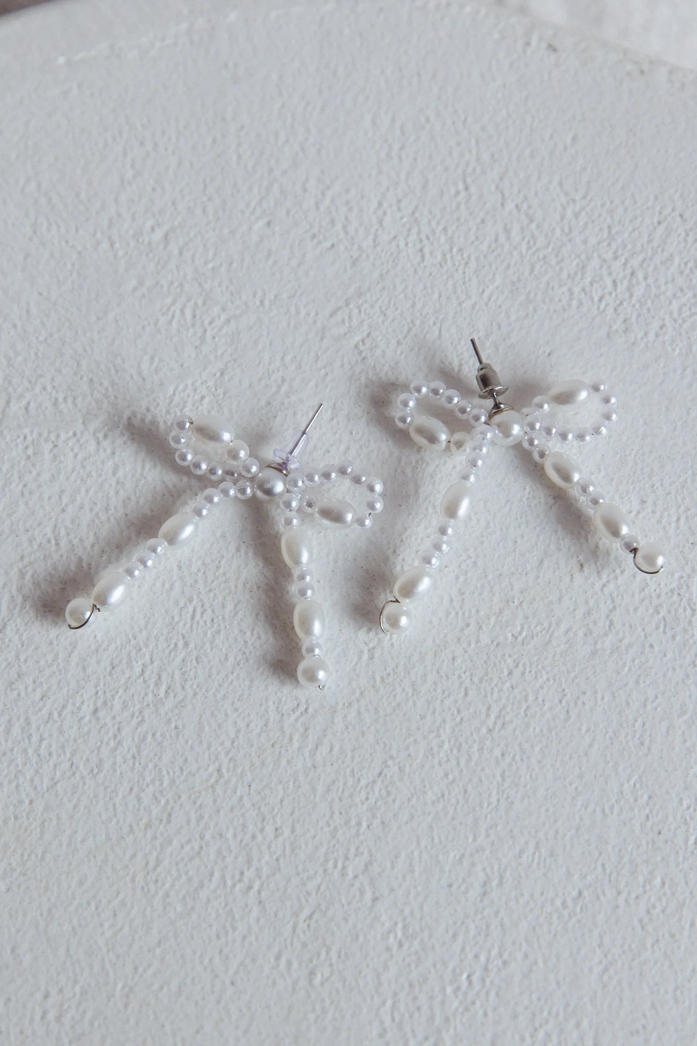 Anita Bow Stud Earrings Pearl - Image 2