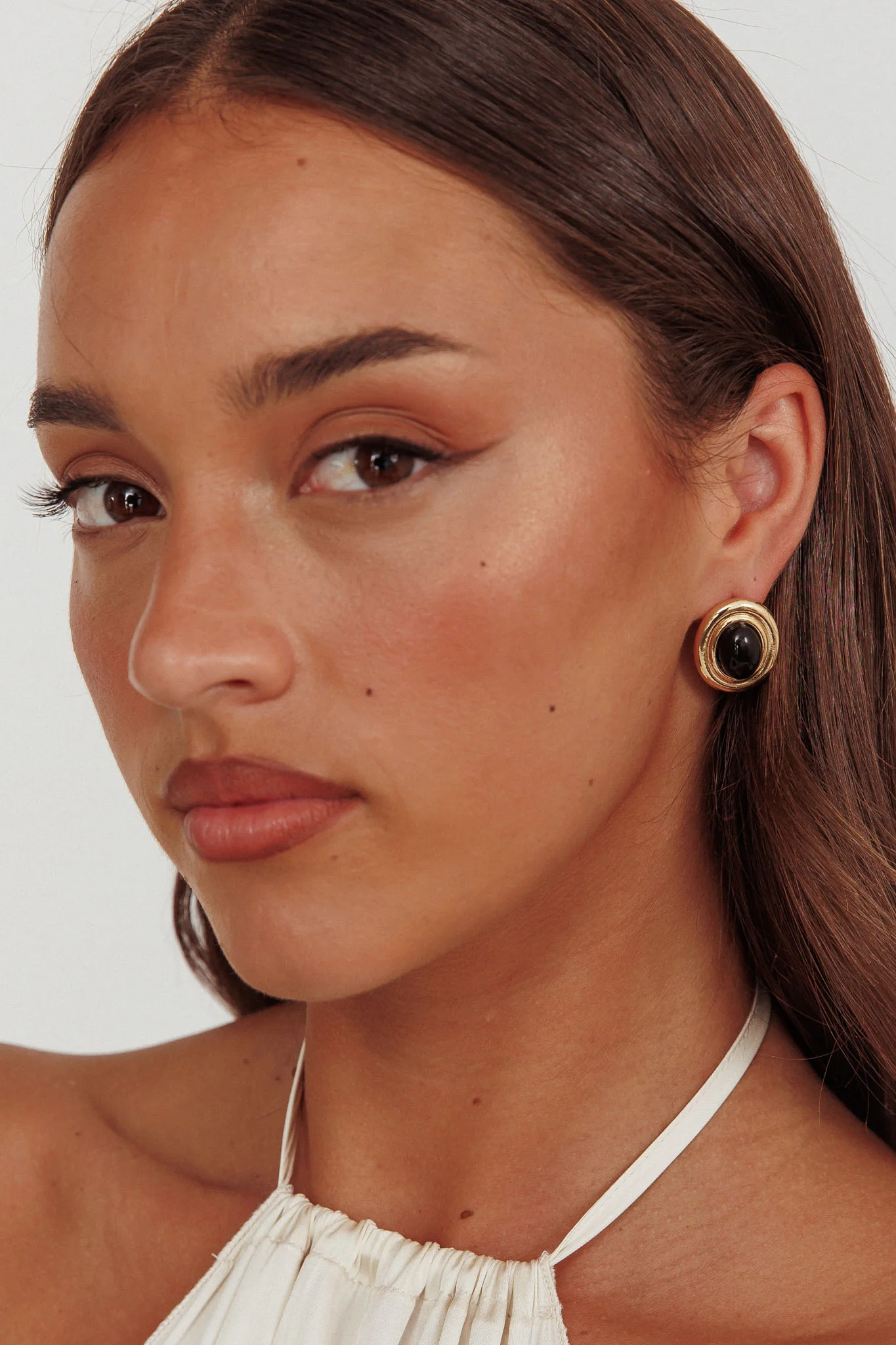 Anjelica Oval Earrings Gold Black - Image 3