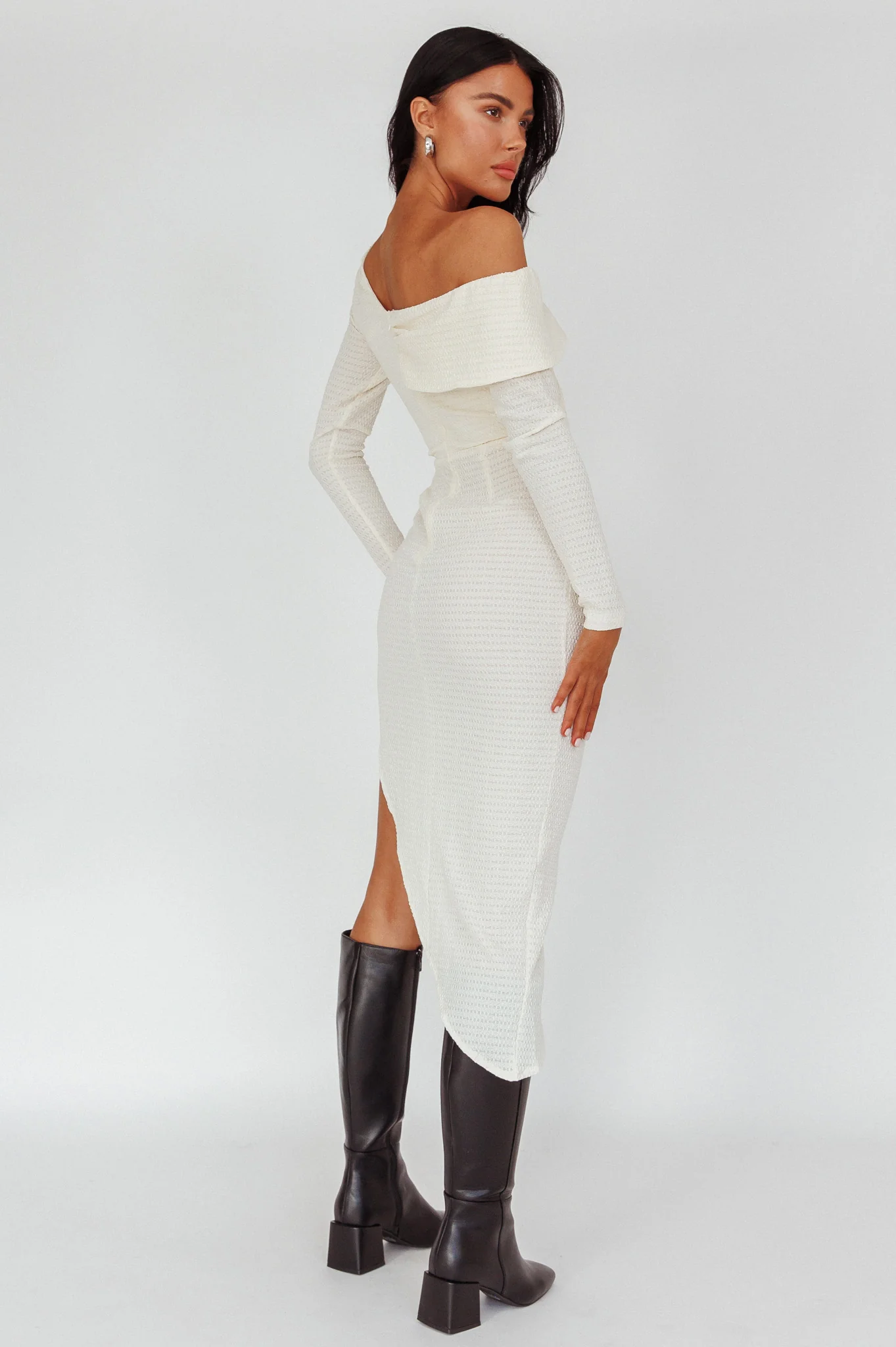 Annalora One-Shoulder Long Sleeve Midi Dress Cream - Image 2