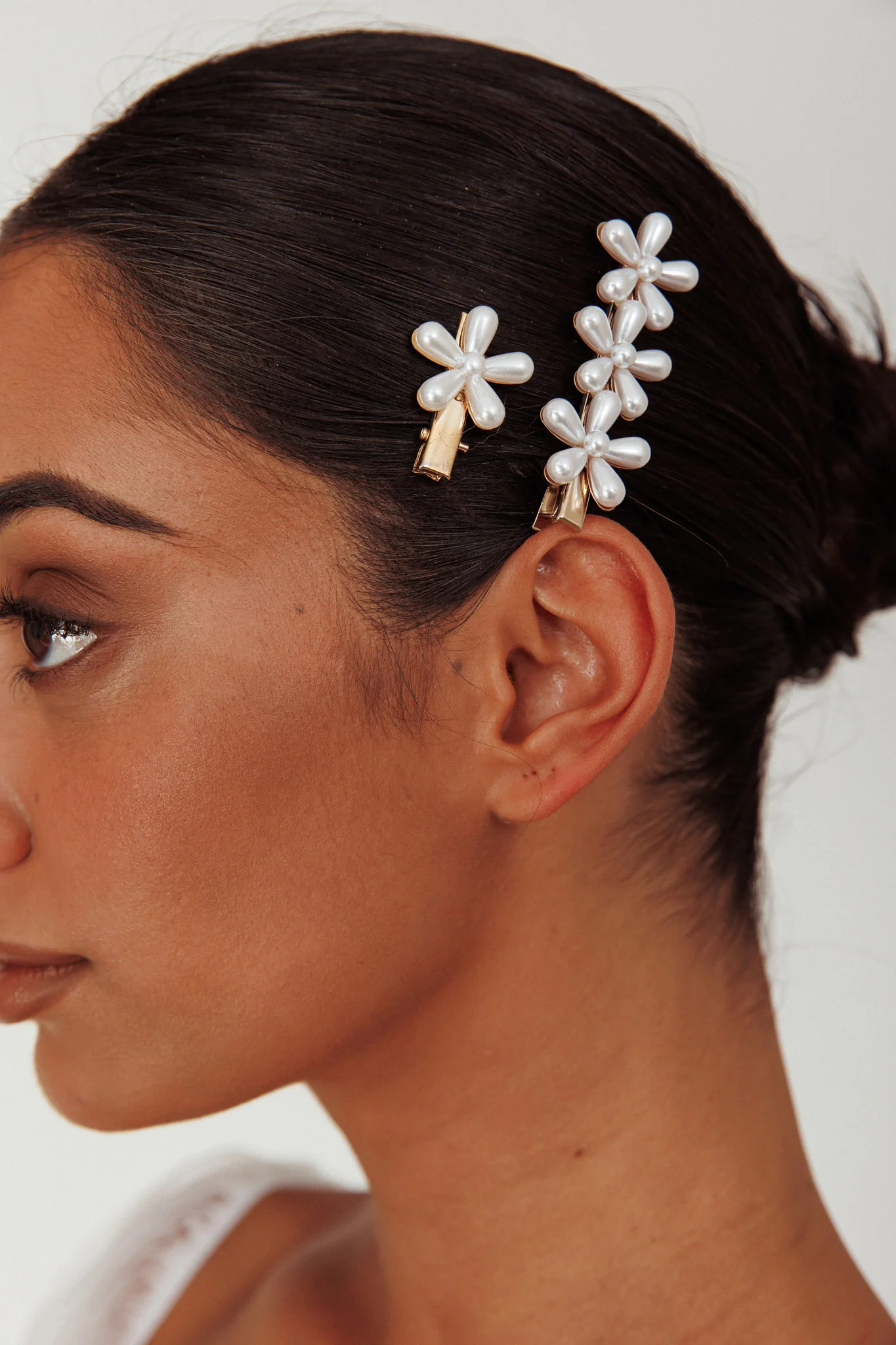 Aurelia Pearl Flower Hairclip Set - Image 4