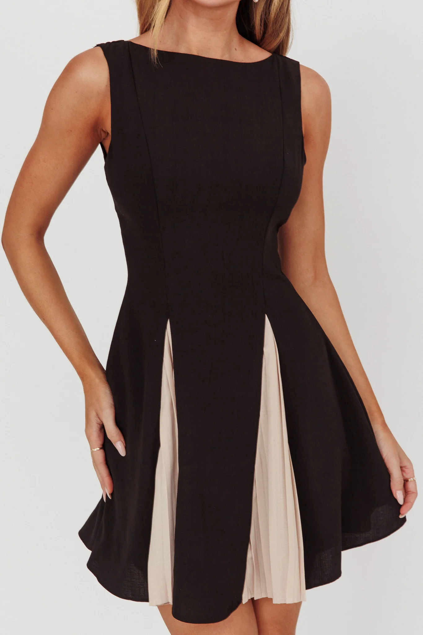 Averi Contrasting Godet Hem Mini Dress Black - Image 4