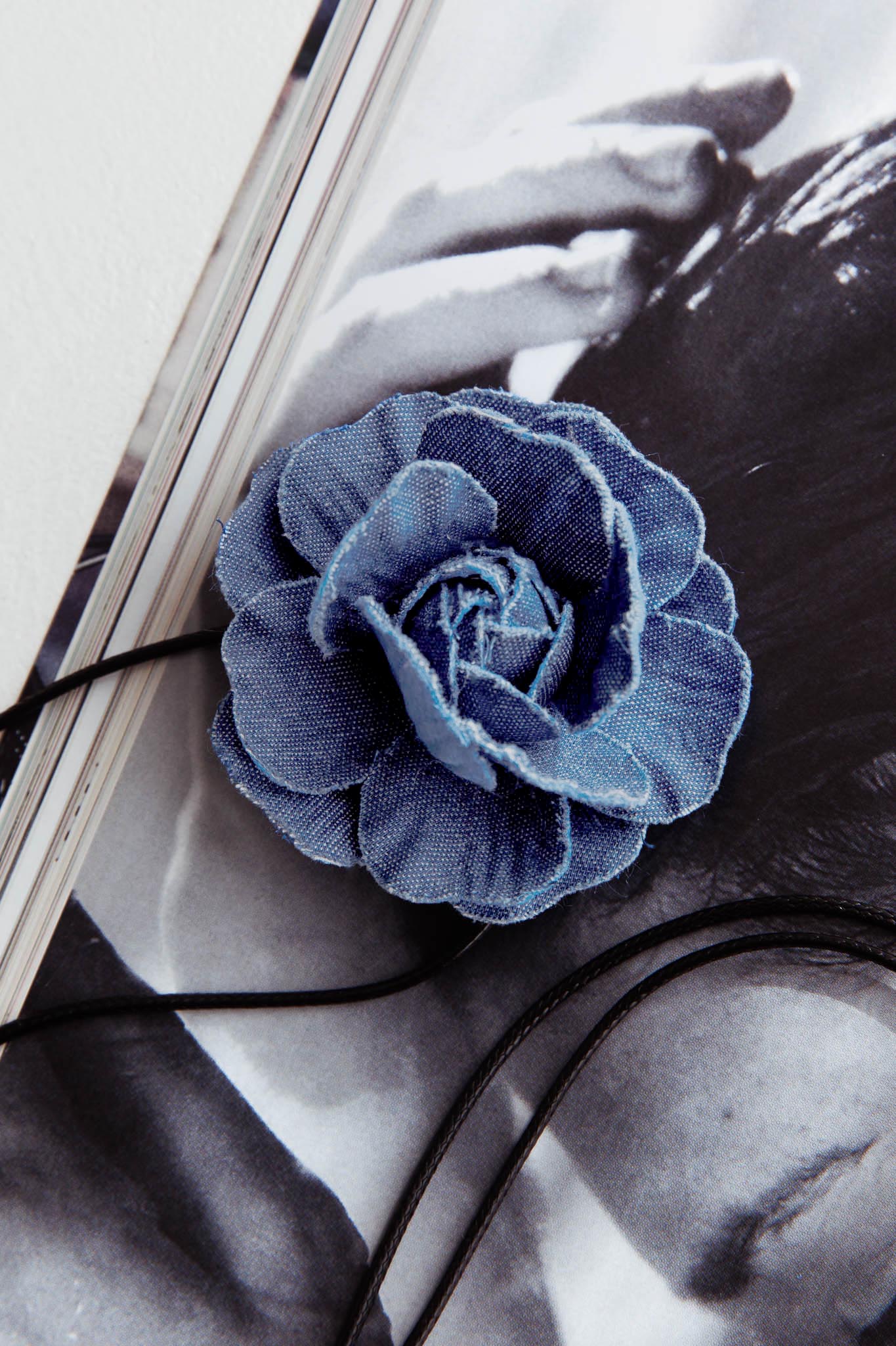 Averie Rosette Choker Necklace Denim - Image 2