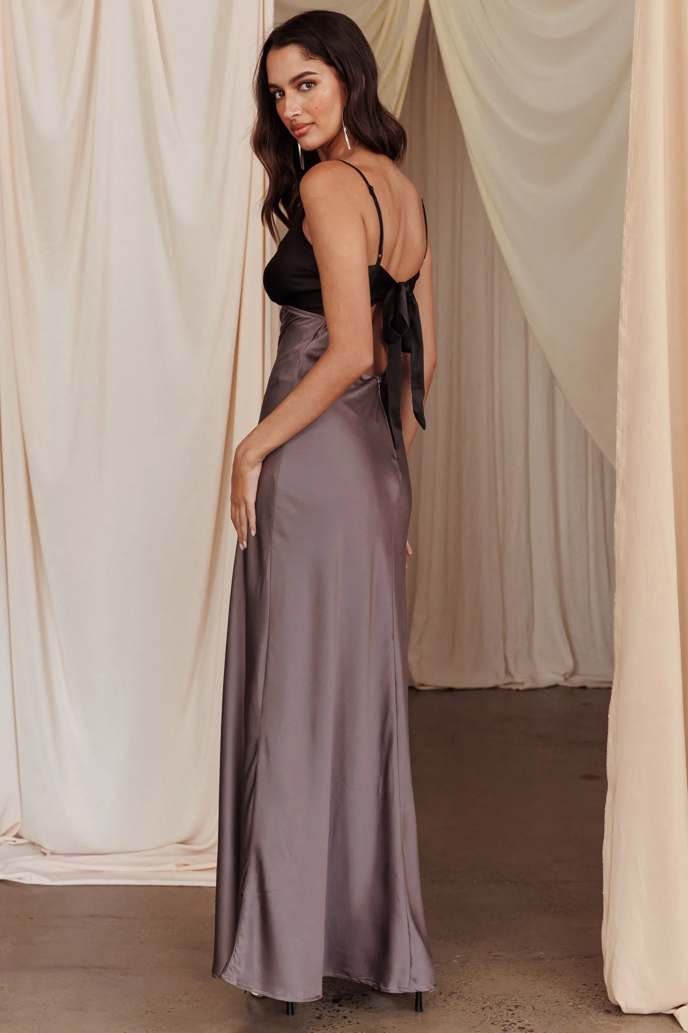 Bayleigh Low Bow Tie Back Dress Charcoal - Image 3