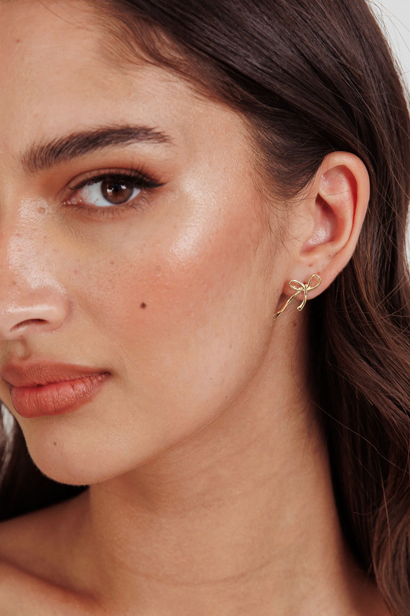 Becca Small Bow Earrings Gold - Image 2