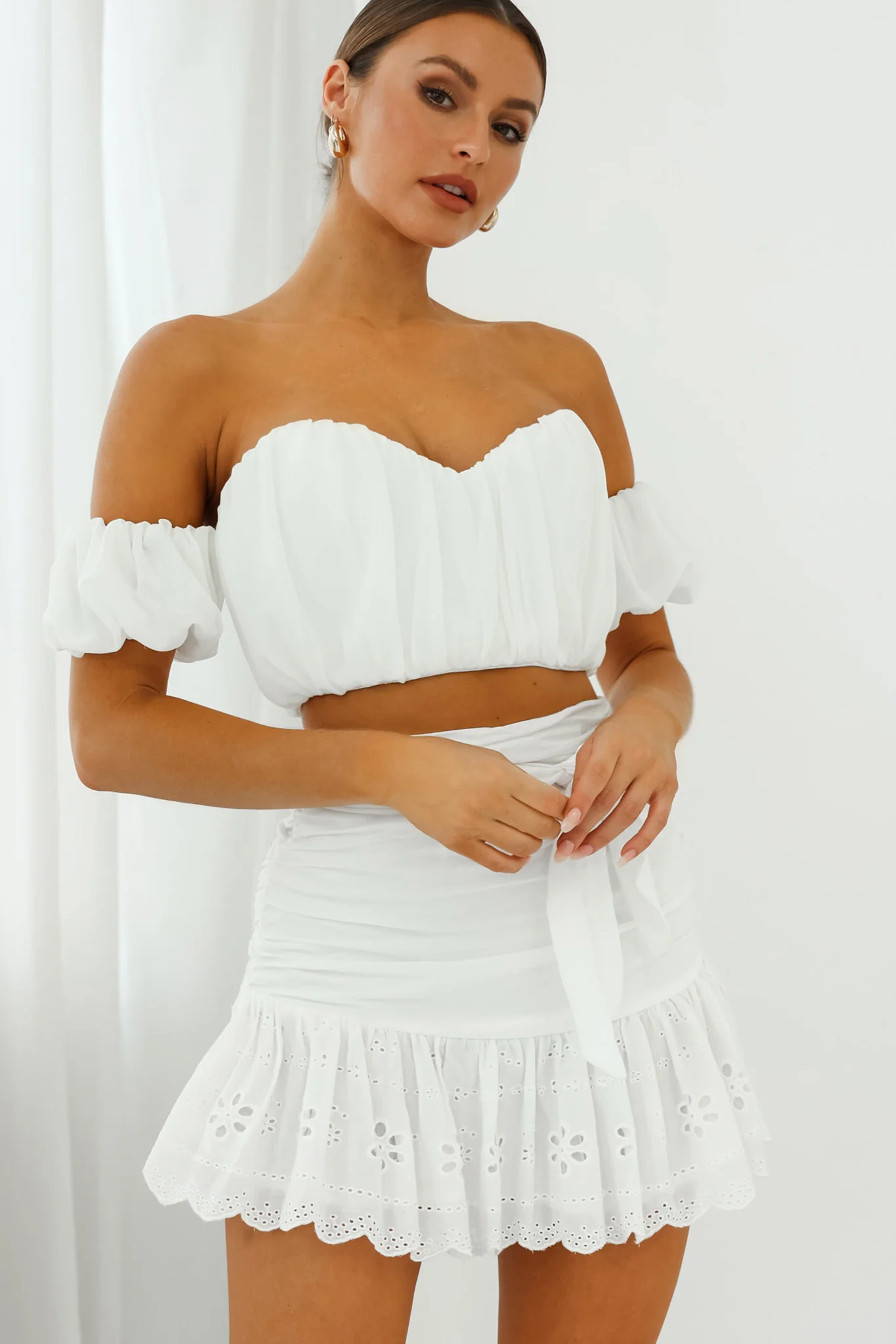 Bisous Sweetheart Neckline Ruched Off-Shoulder Crop Top White - Image 5