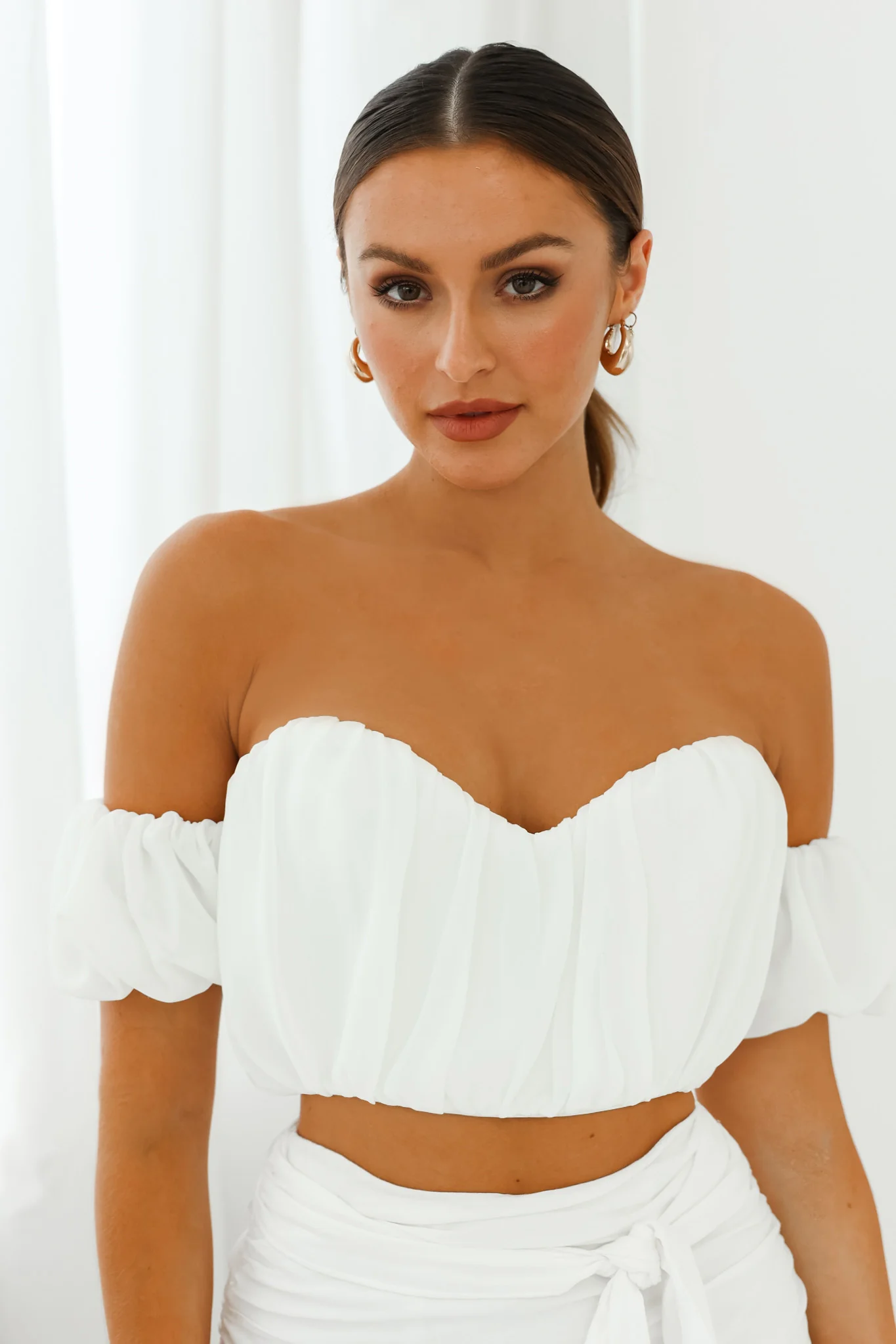 Bisous Sweetheart Neckline Ruched Off-Shoulder Crop Top White - Image 6