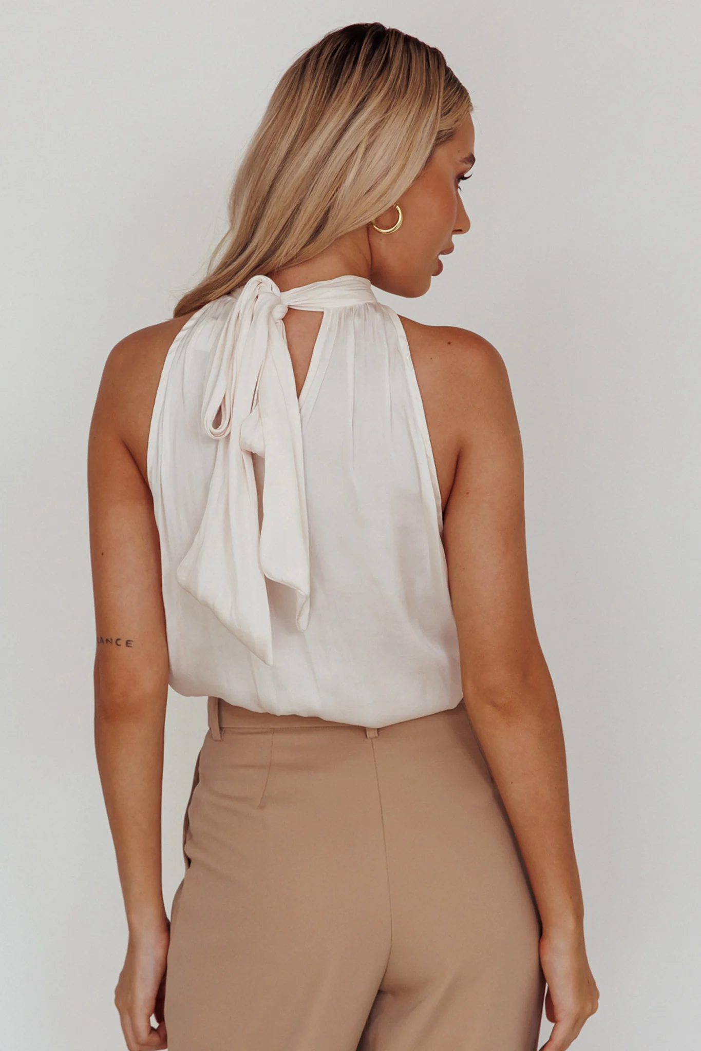 Calisto Sleeveless Tied Neck Top Cream - Image 2