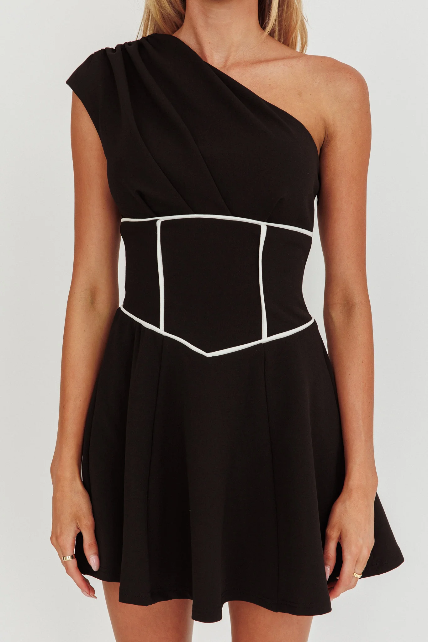 Carissa One-Shoulder Piping Mini Dress Black - Image 3