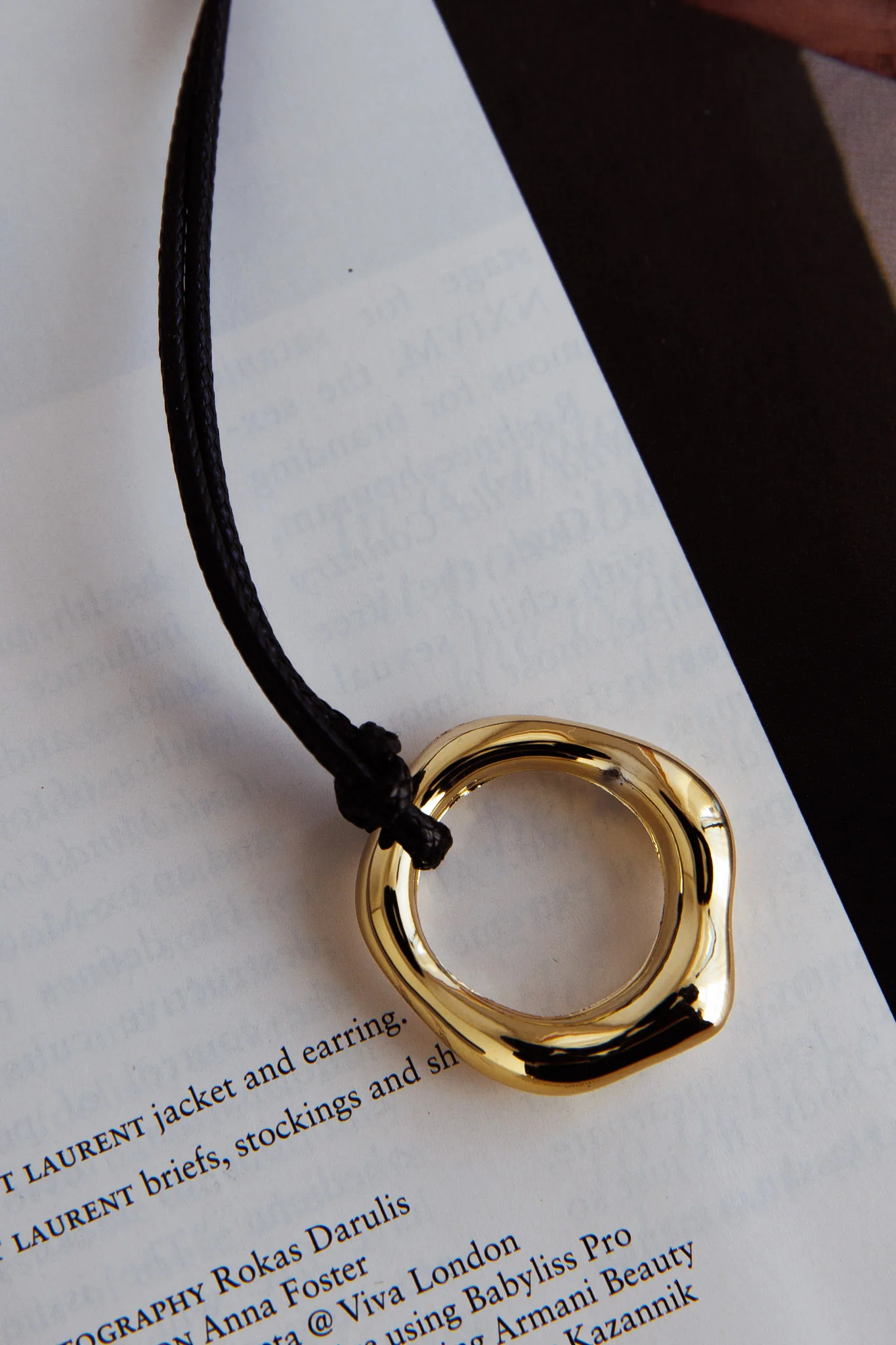 Carmen Circle Pendant Necklace Gold - Image 2