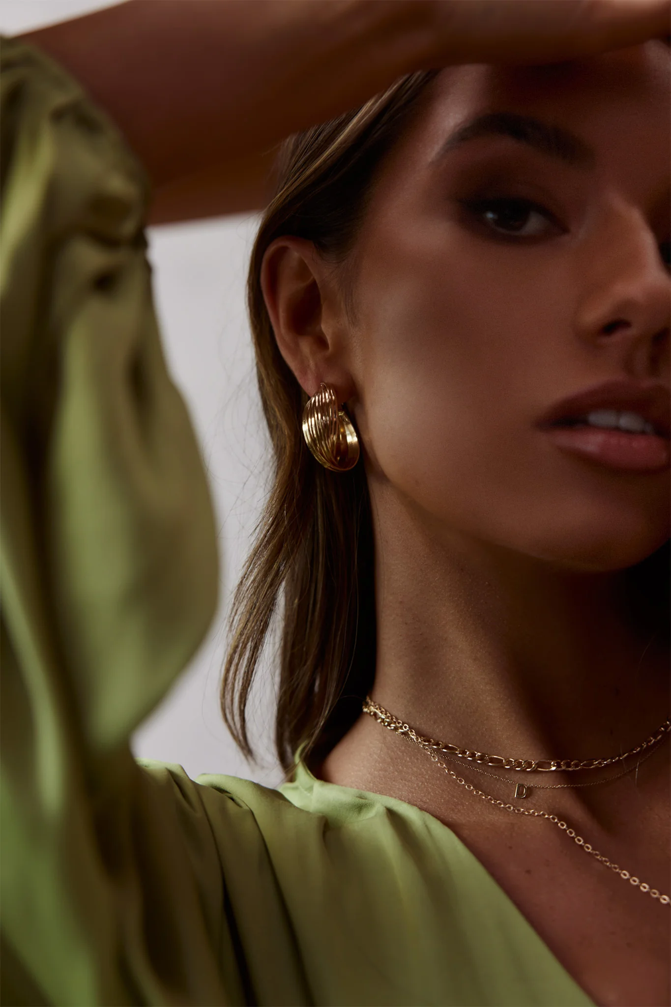 Celia Twist Hoop Earrings Gold - Image 3