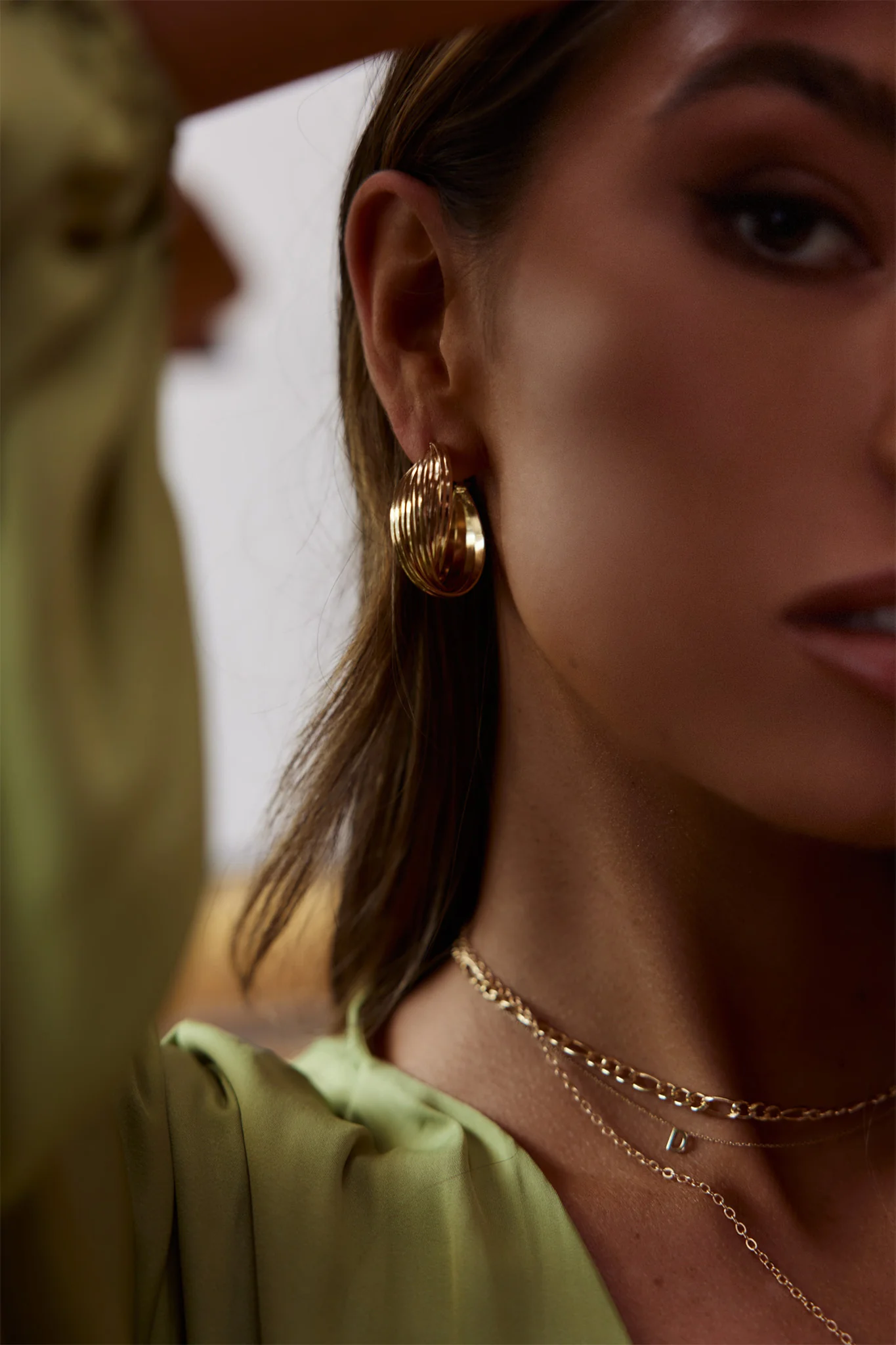 Celia Twist Hoop Earrings Gold - Image 4