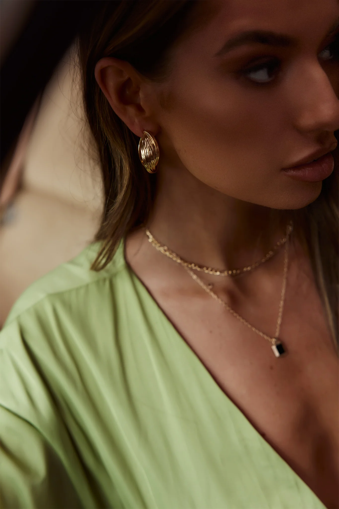 Celia Twist Hoop Earrings Gold - Image 5