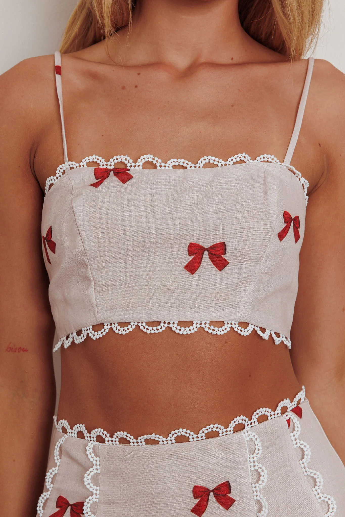Chamberlain Scallop Trim Crop Top Red Bow - Image 3