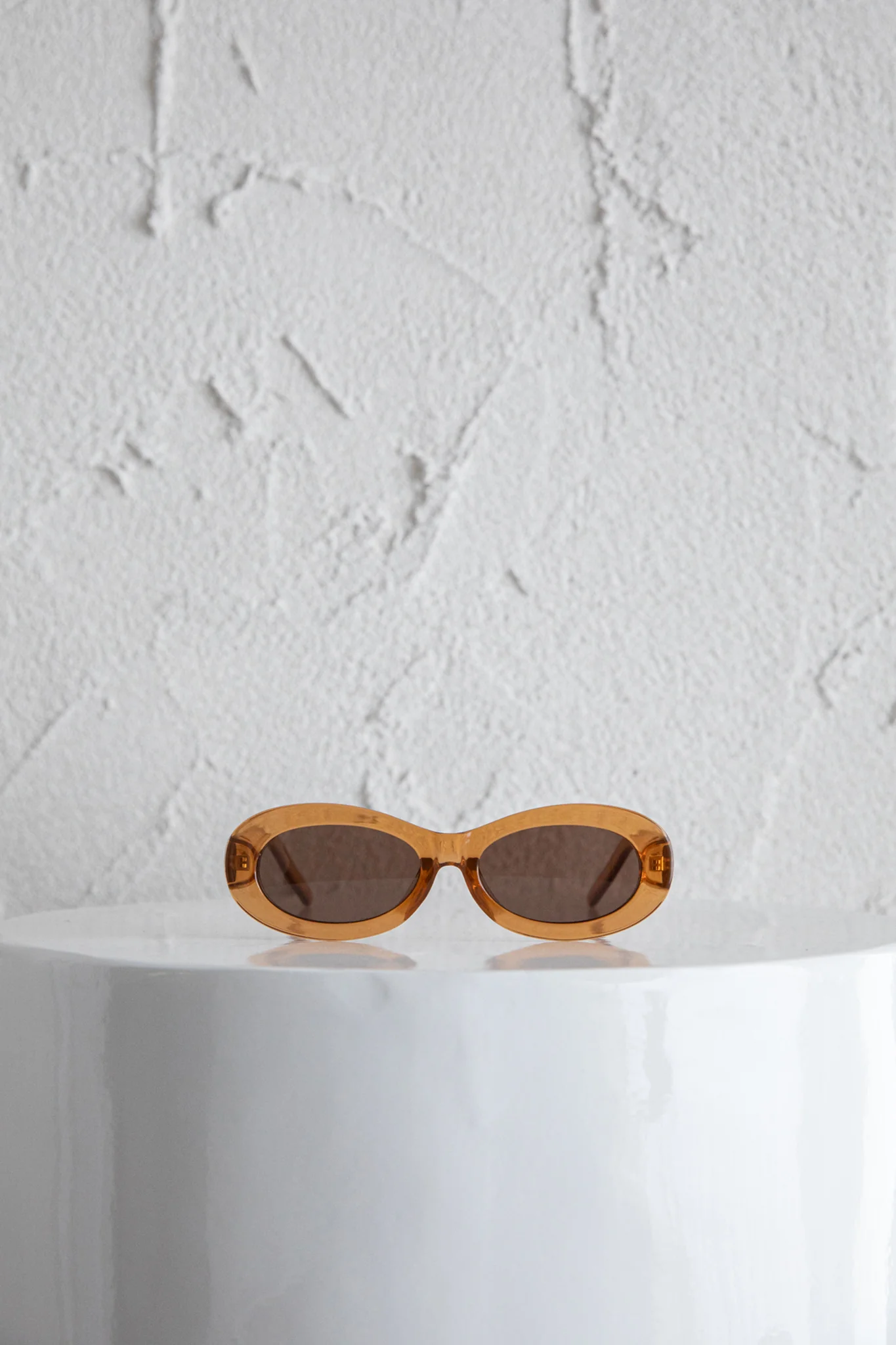 Charlie Neon Oval Sunglasses Tea - Image 2