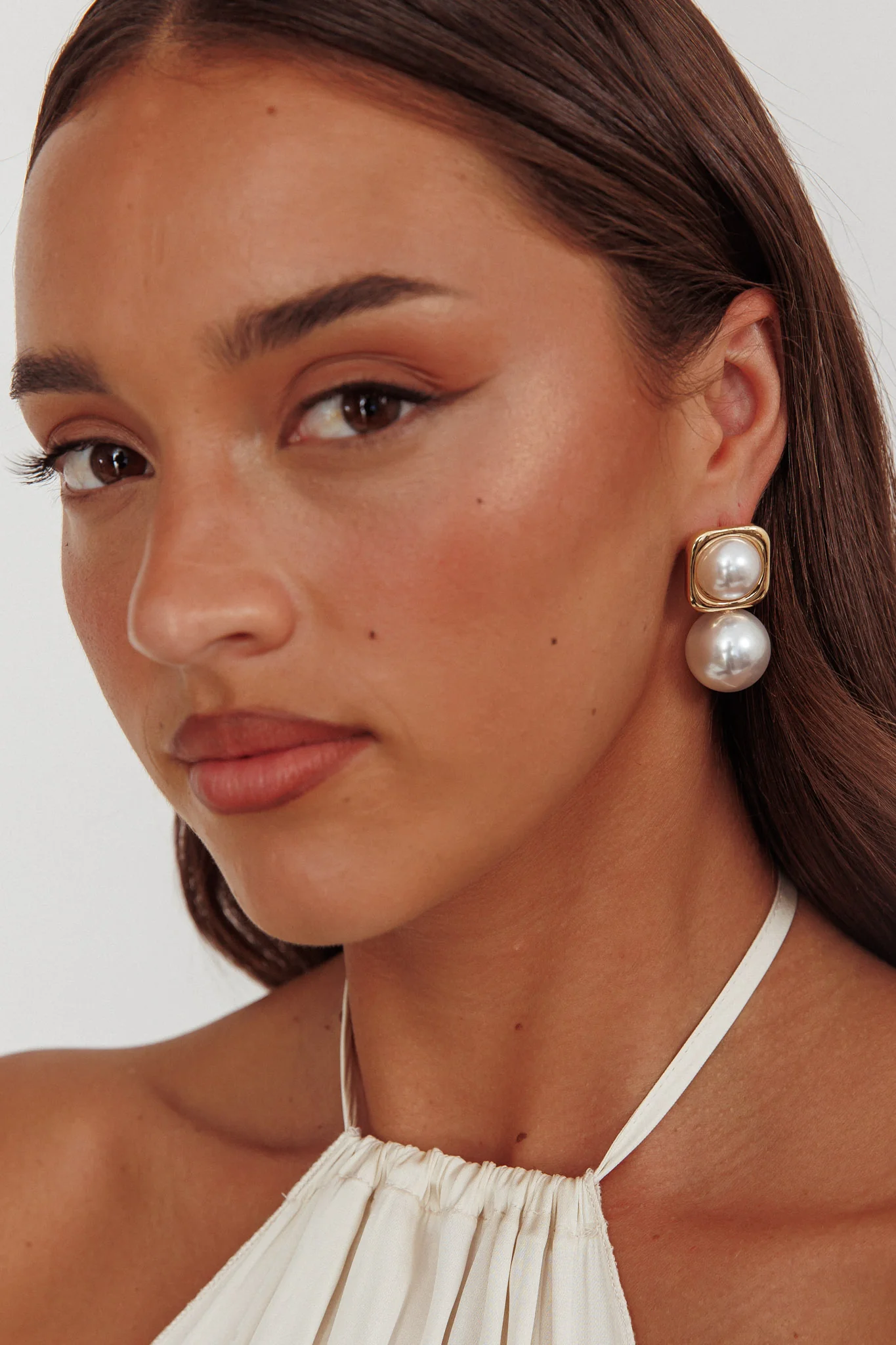 Clara Square Pearl Drop Earrings Gold Pearl - Image 3