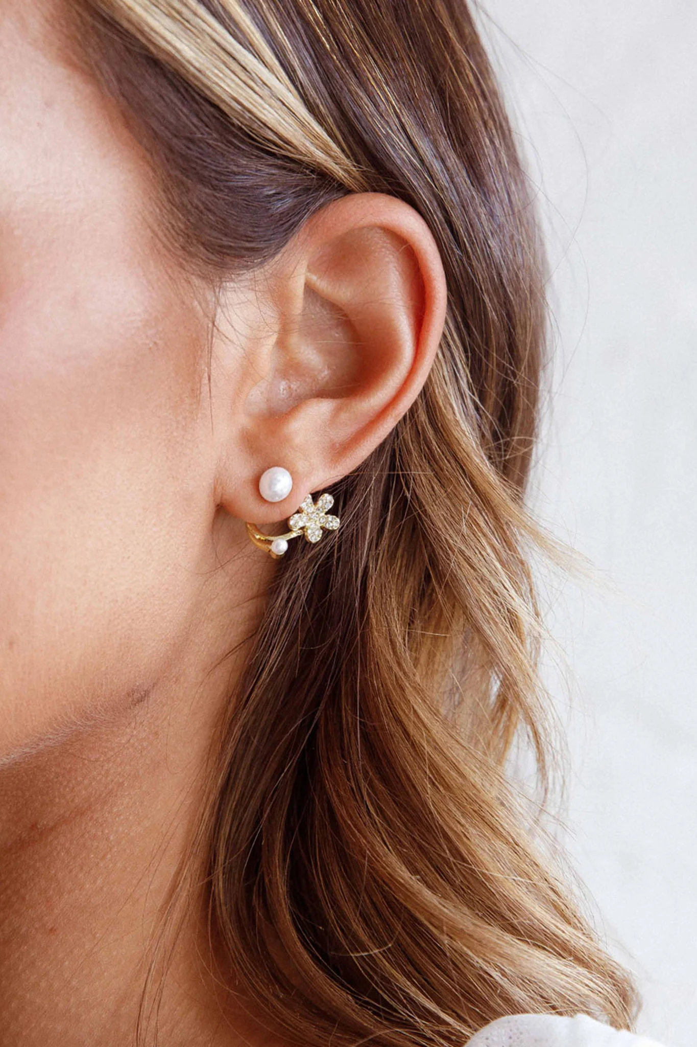 Dakota Pearl Earrings Gold - Image 2