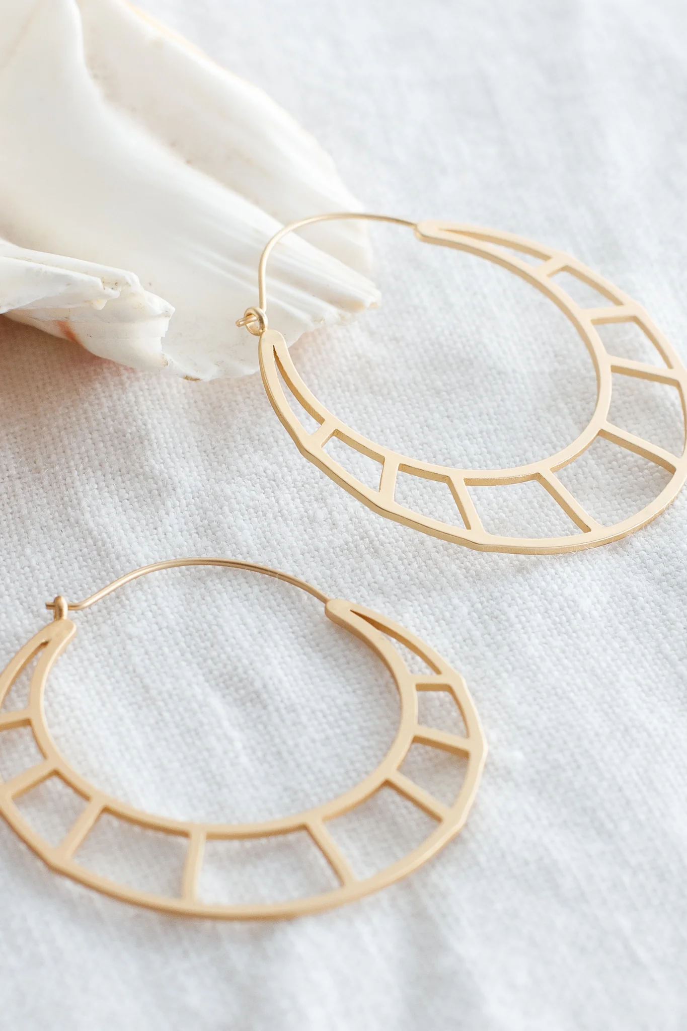 Dinah Hoop Earrings Gold - Image 3