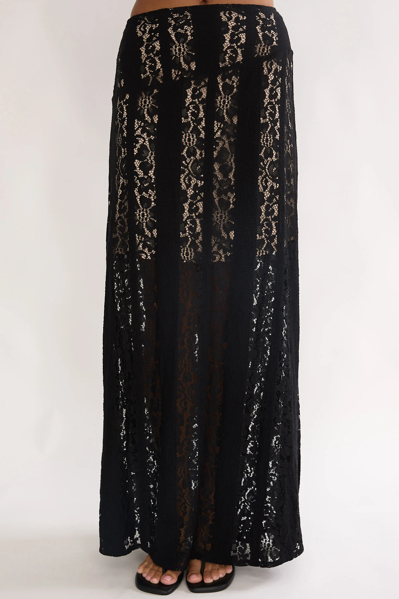 Eleesa Maxi Skirt Lace Black - Image 4
