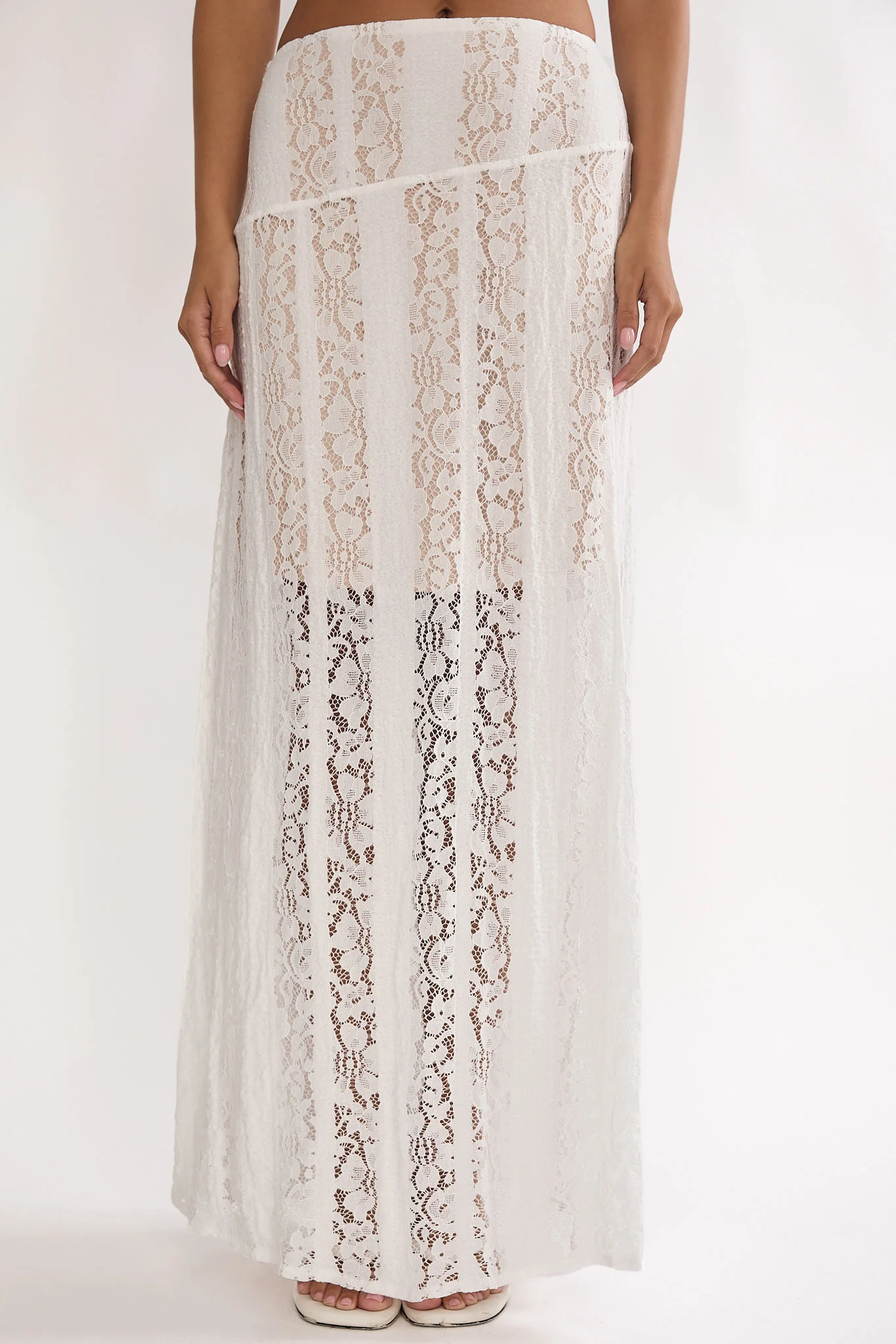 Eleesa Maxi Skirt Lace White - Image 3