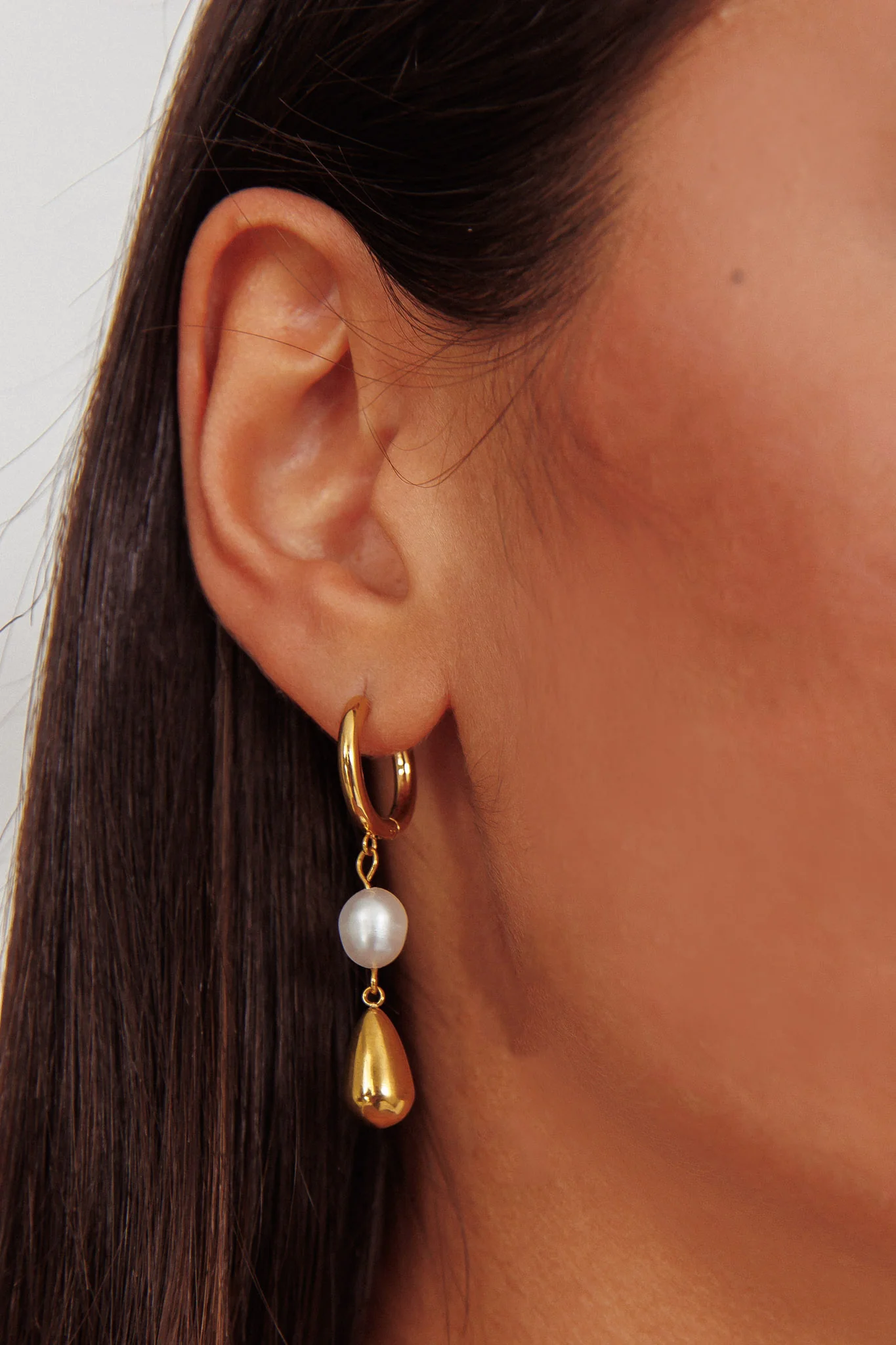 Elodie Teardrop Pearl Earrings Gold - Image 2