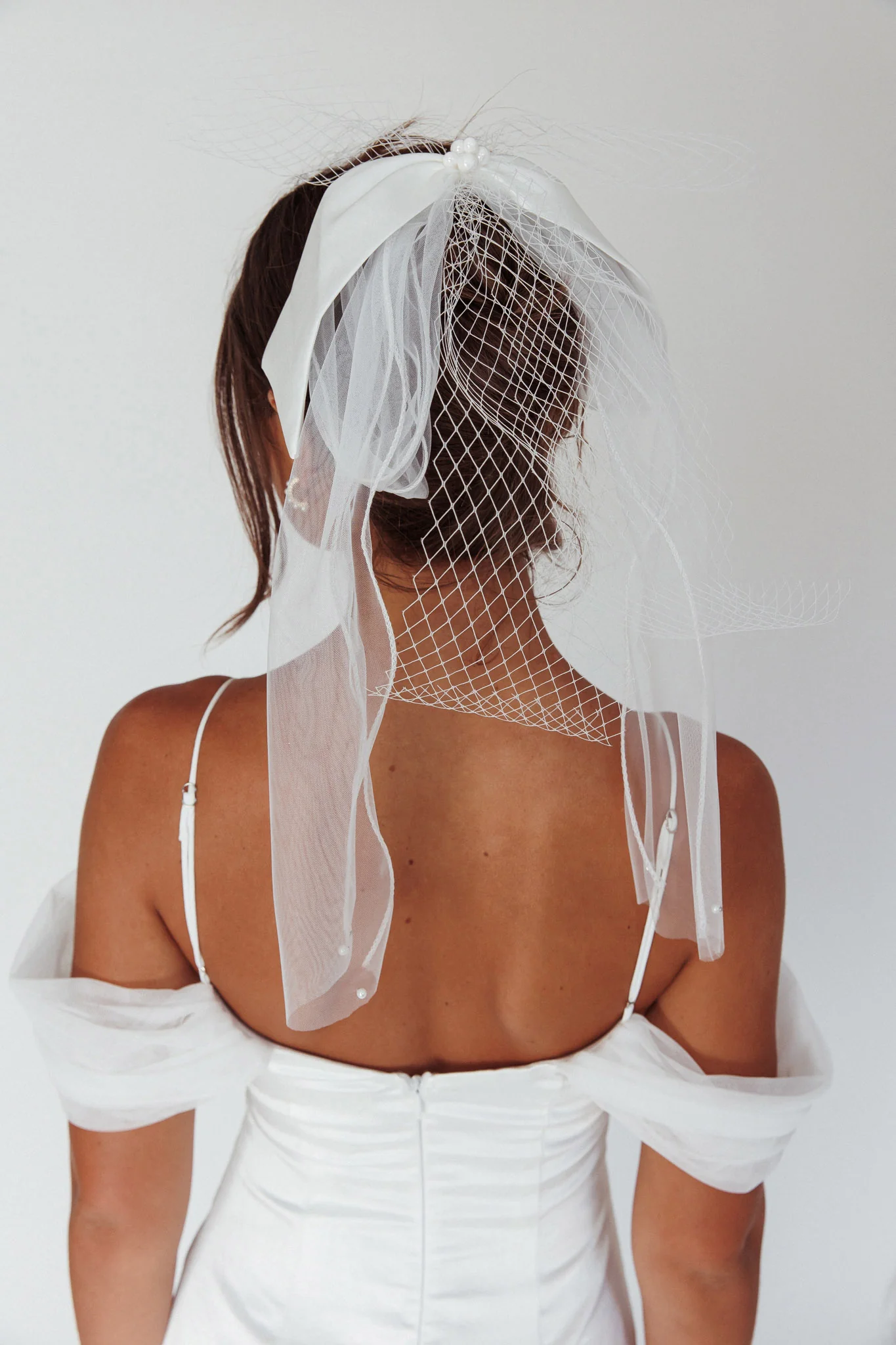 Esther Pearl & Bow Bridal Veil White - Image 2