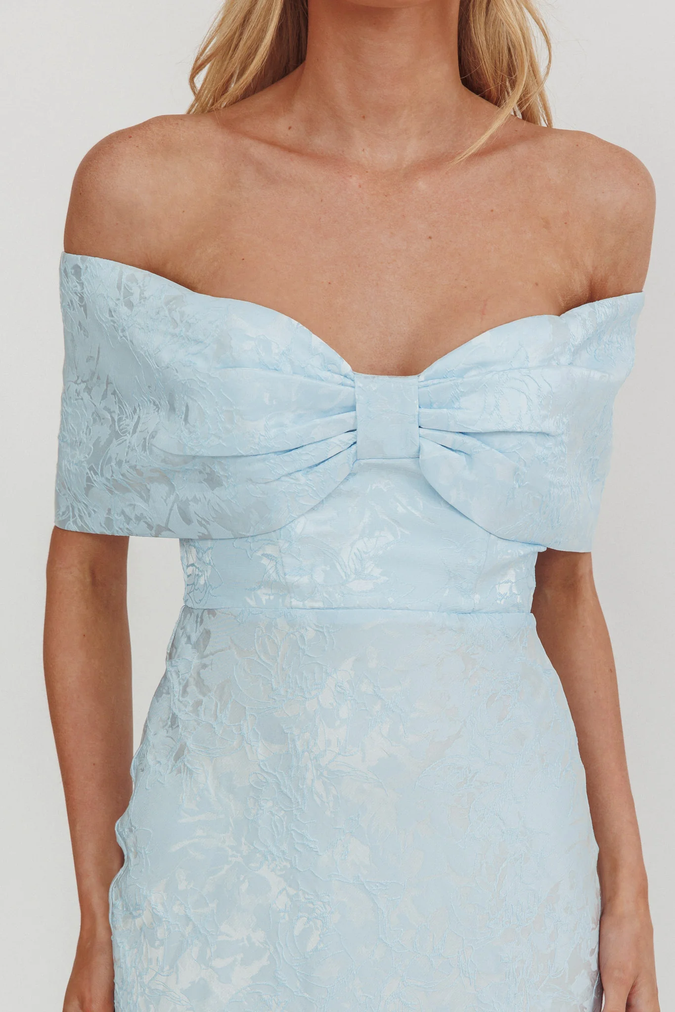 Fairytales Off-Shoulder Jacquard Maxi Dress Blue - Image 3