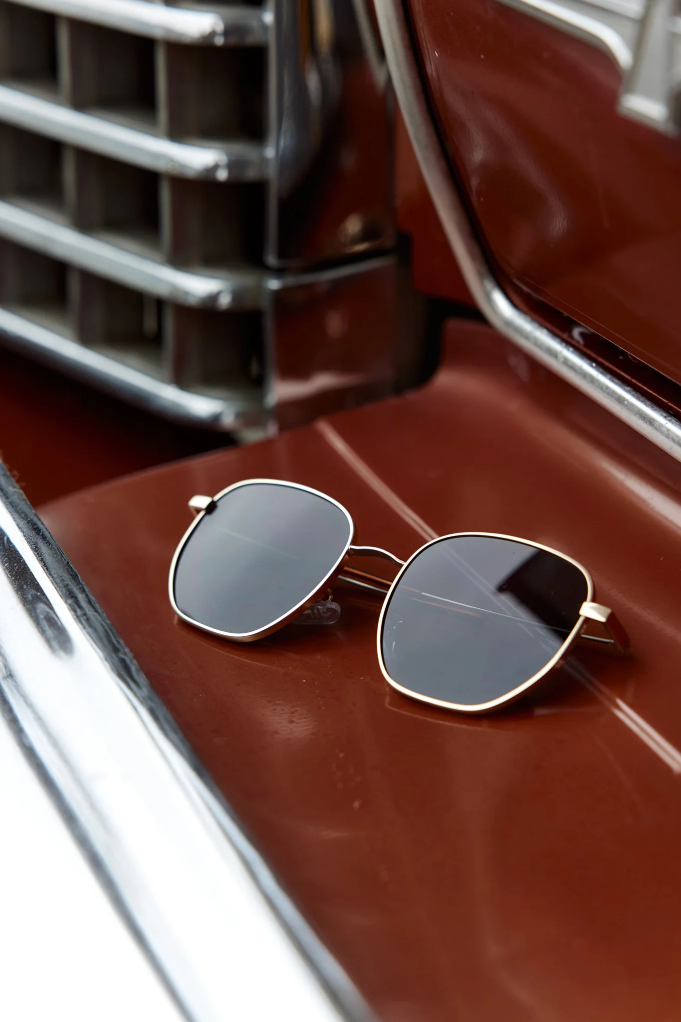 Peta And Jain Farrah Gold Aviator Sunglasses Black - Image 8