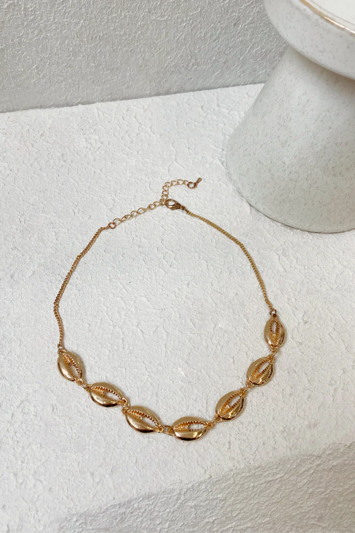 Fiji Gold Shell Chain Necklace - Image 2