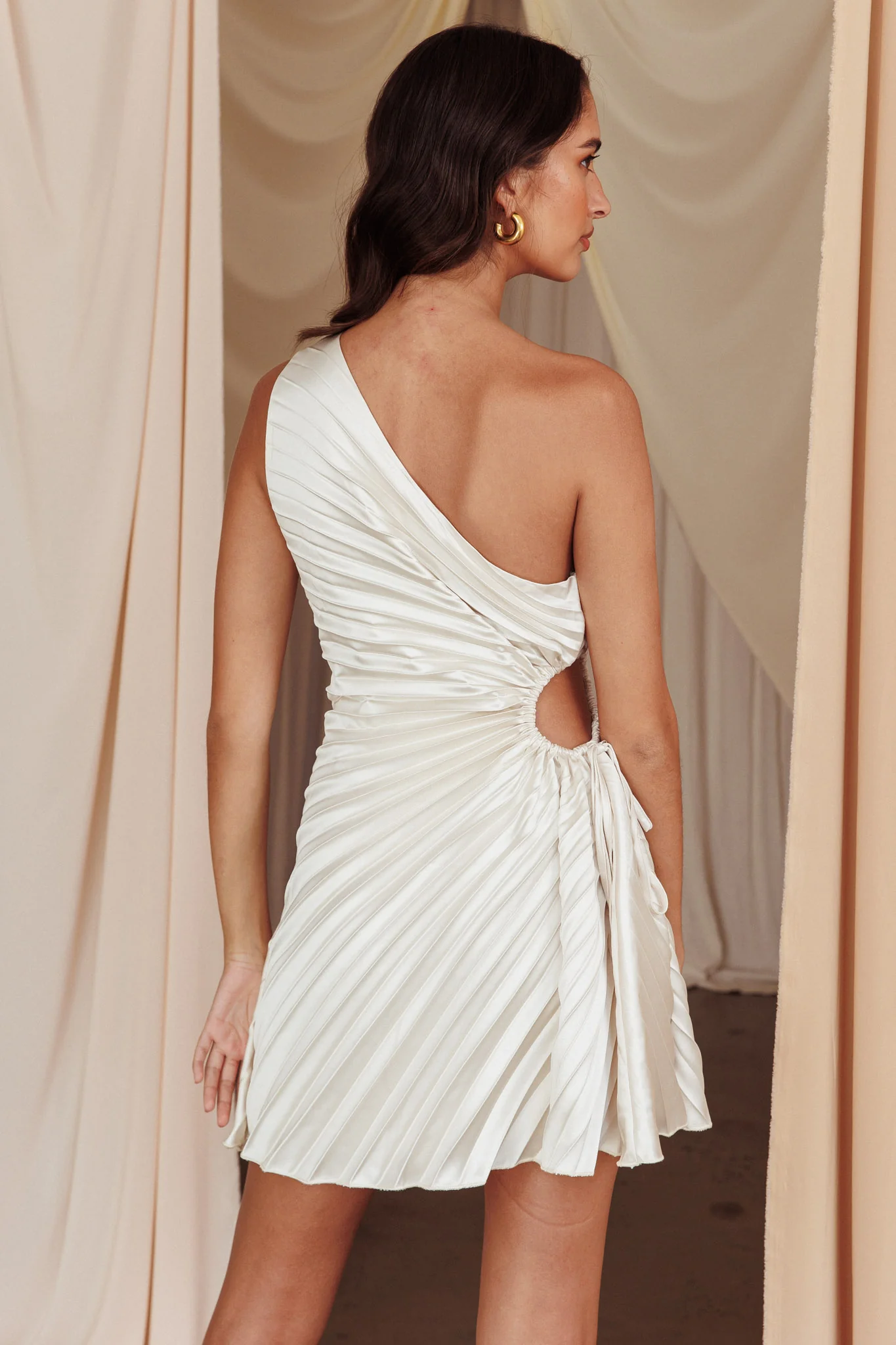Glow Ray One-Shoulder Pleat Dress Champagne - Image 7