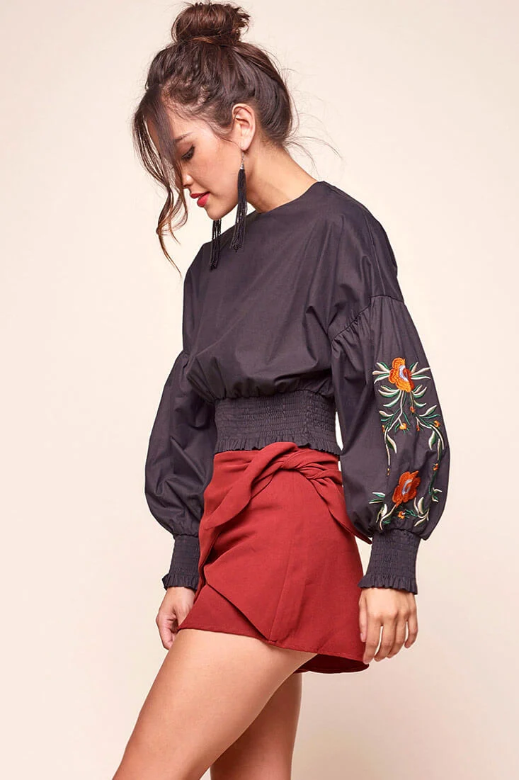 Halle Floral Puff Sleeved Cropped Top Black - Image 2