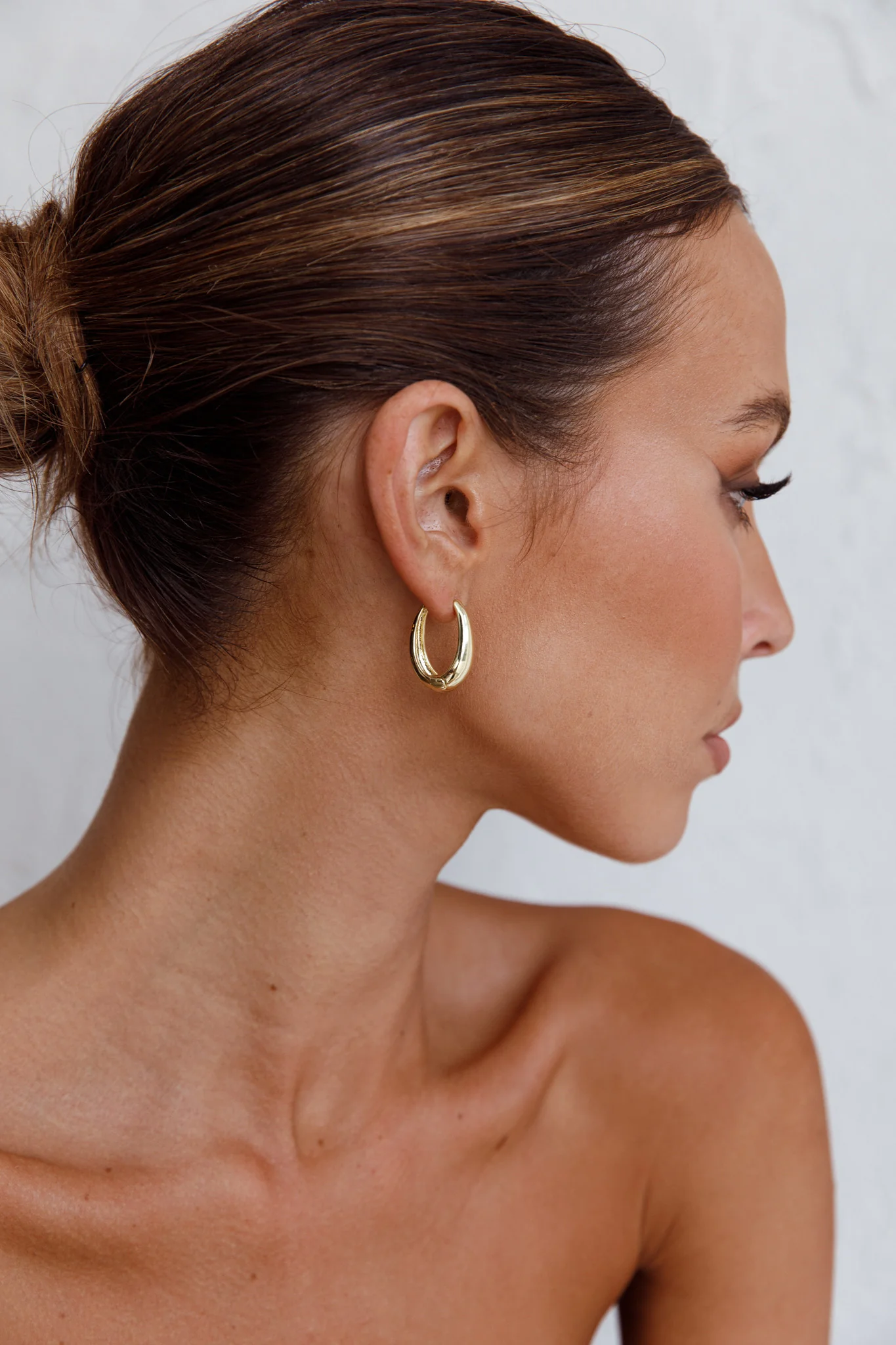 Helena Hoop Earrings Gold - Image 5