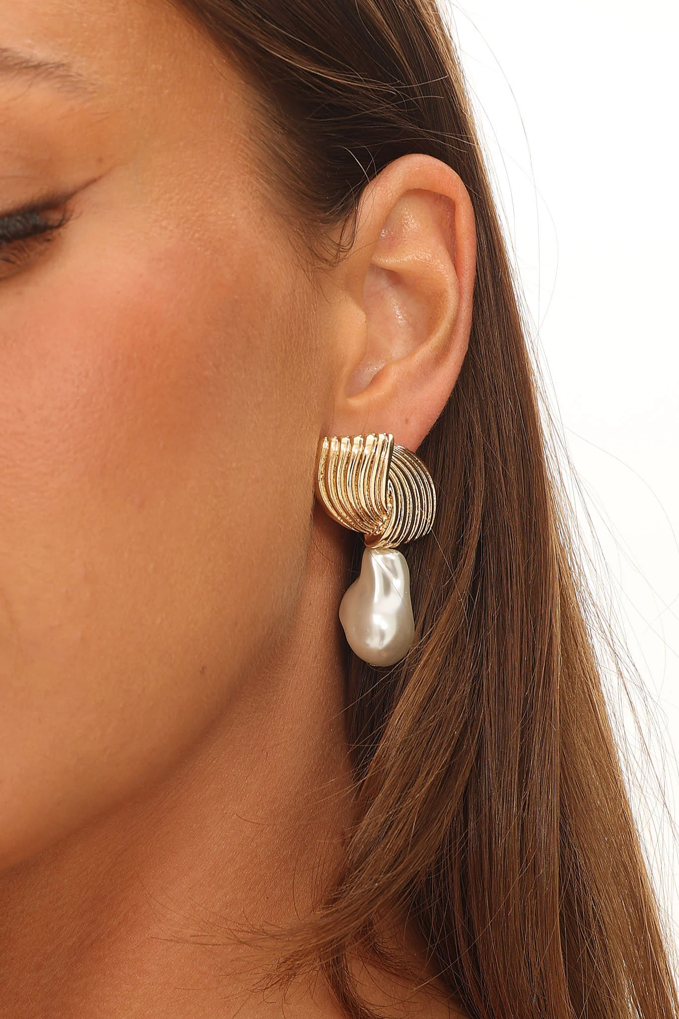 High Season Baroque Pearl Droplet Earrings Gold/Pearl - Image 3
