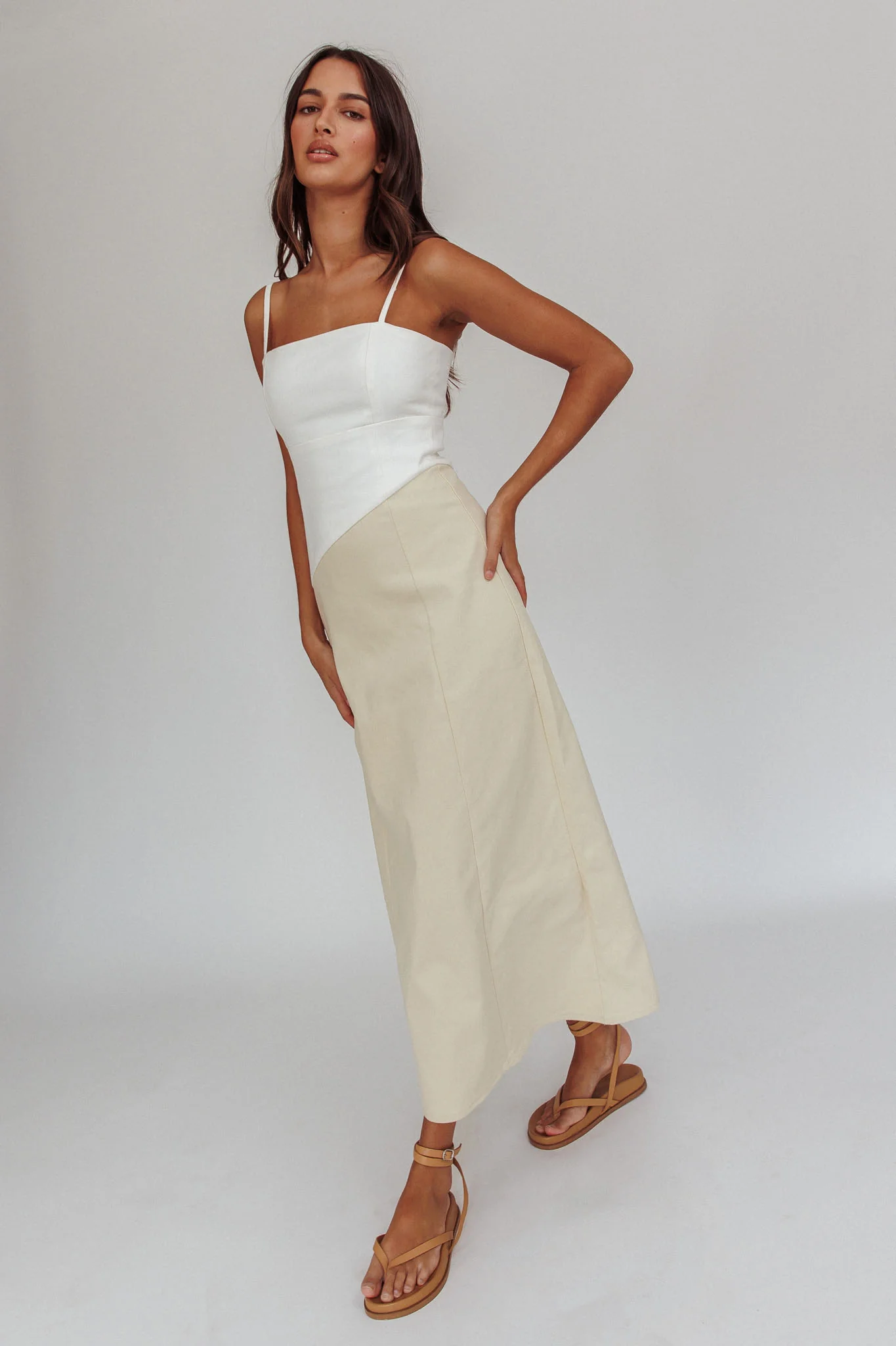 Irelia Contrast Maxi Dress White - Image 2