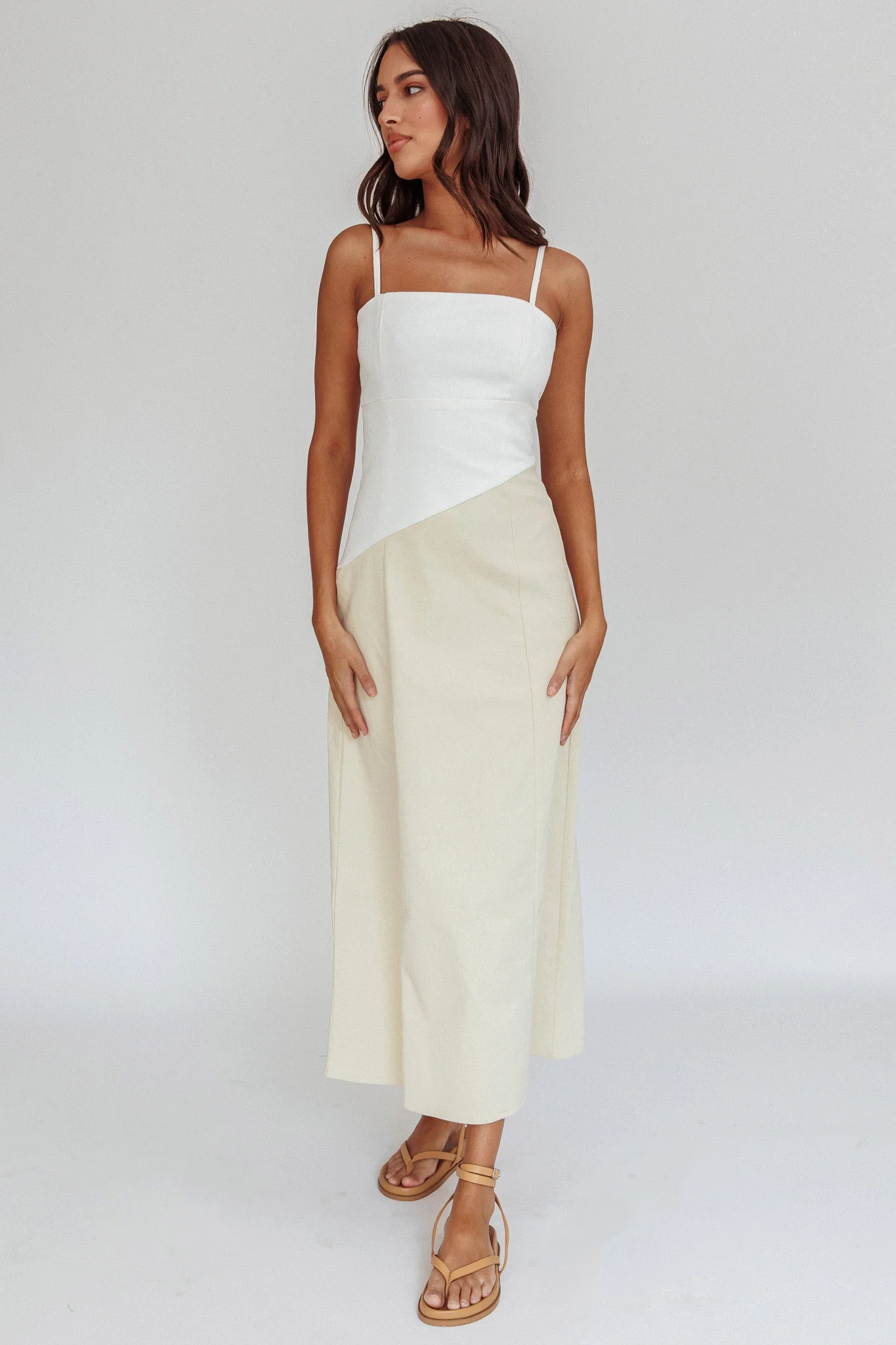 Irelia Contrast Maxi Dress White - Image 4