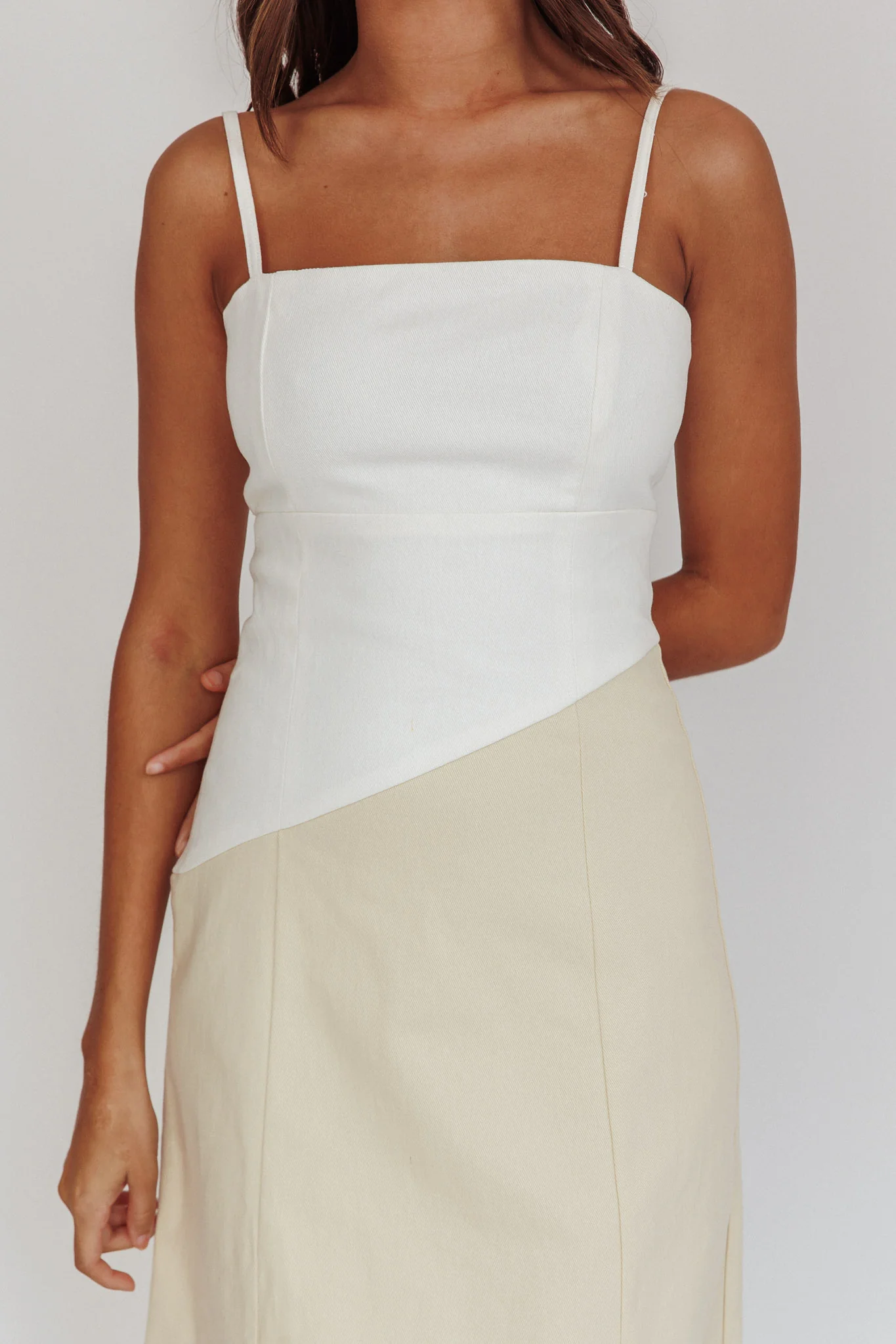 Irelia Contrast Maxi Dress White - Image 5
