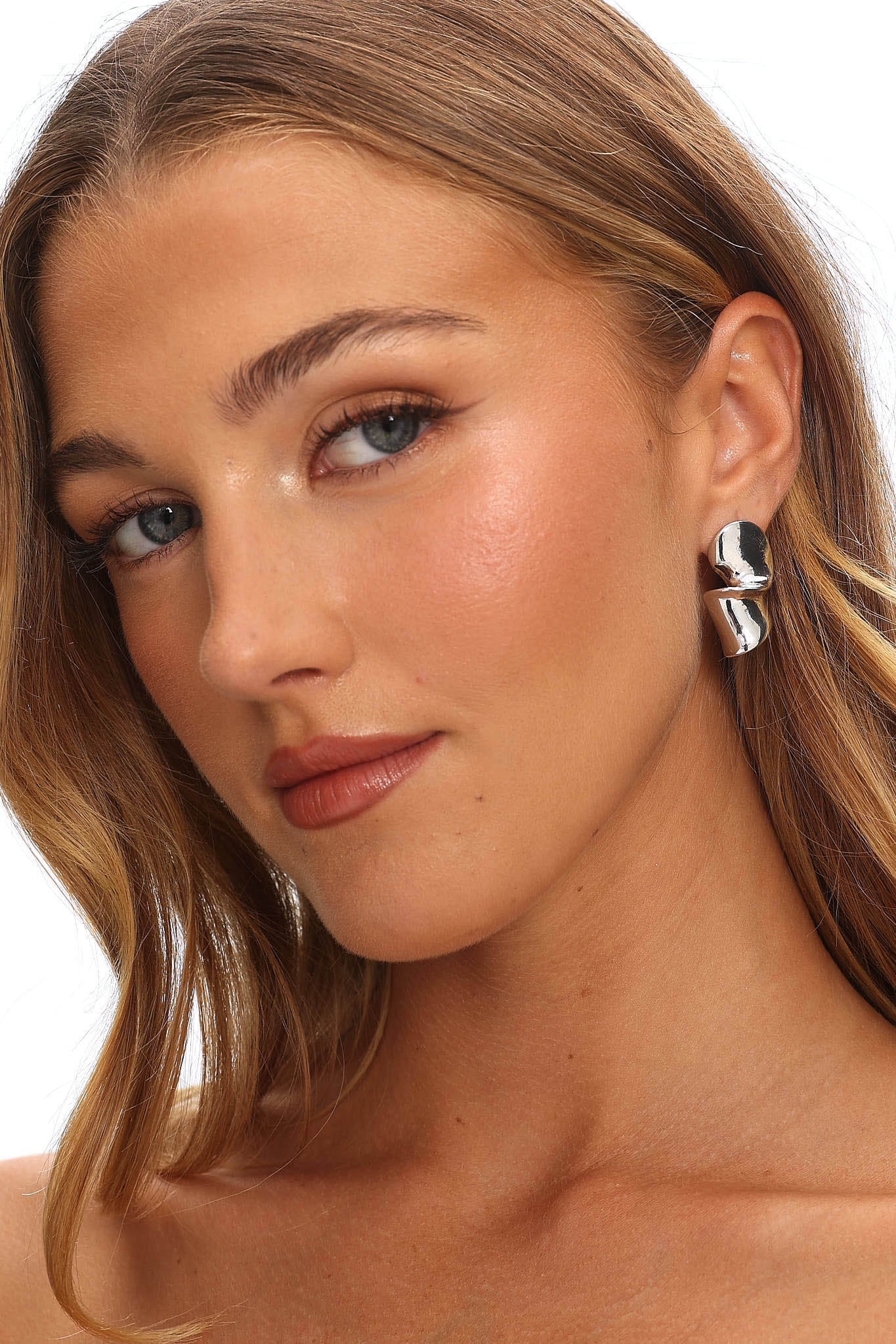 Iris Twist Earrings Silver - Image 2