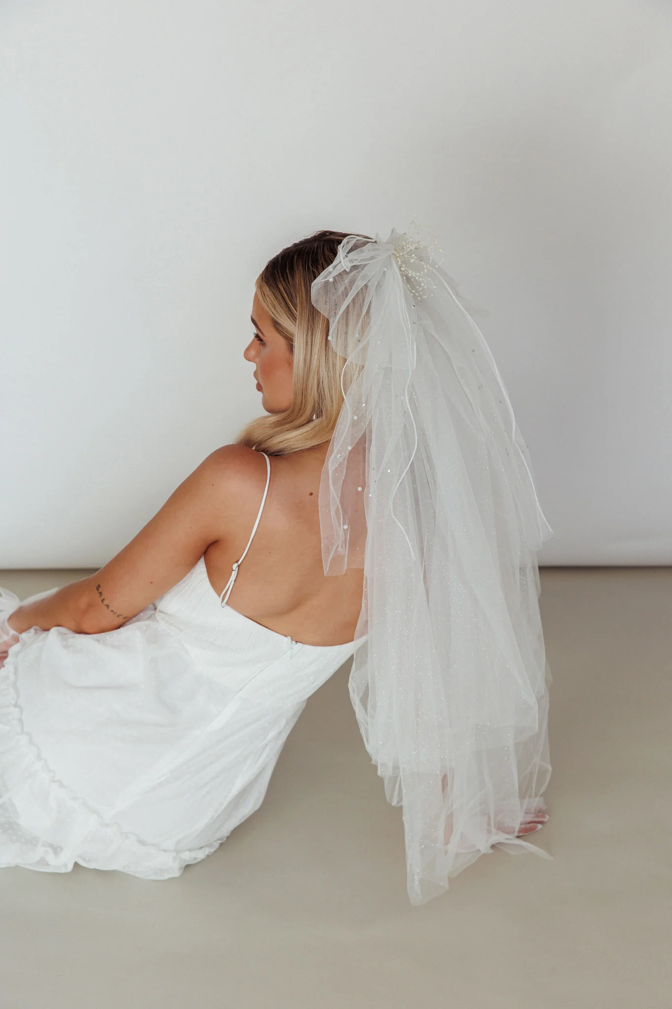 Isa Glitter & Pearl Veil White - Image 2