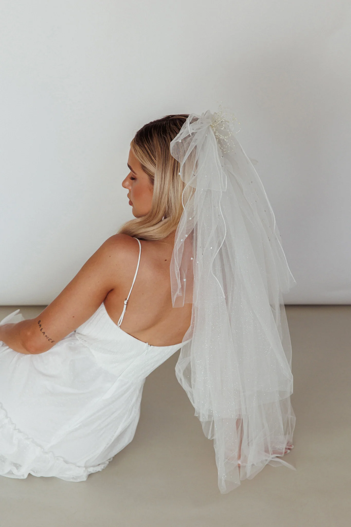 Isa Glitter & Pearl Veil White - Image 3