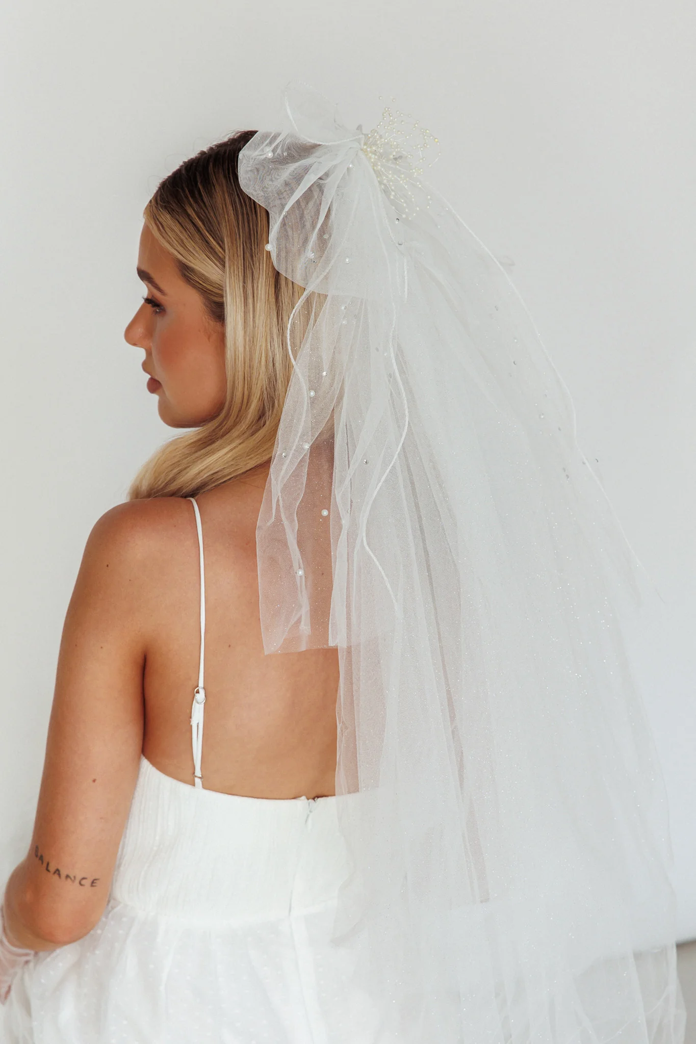Isa Glitter & Pearl Veil White - Image 4