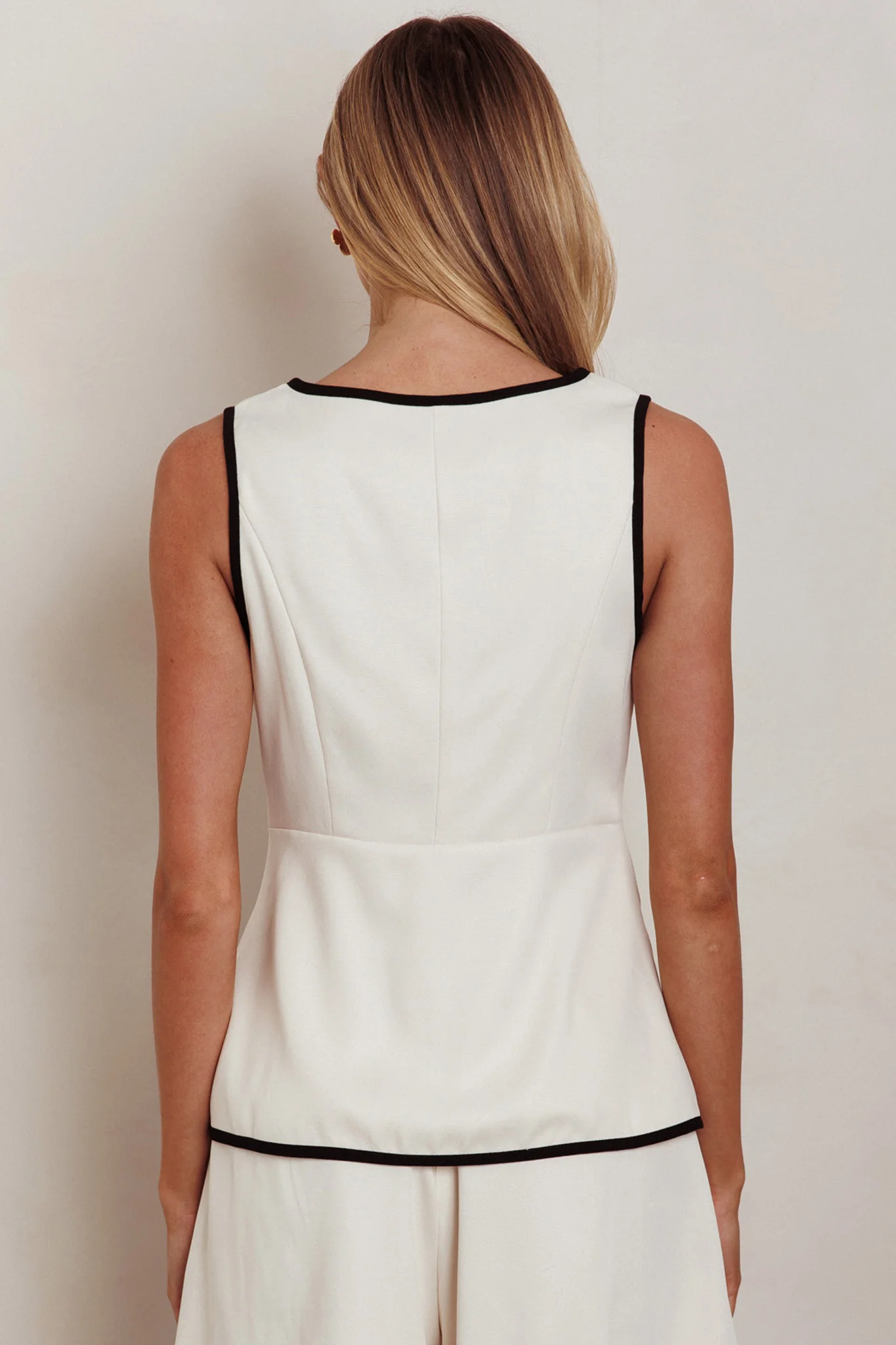Janna Sleeveless Buttoned Top Oat - Image 2