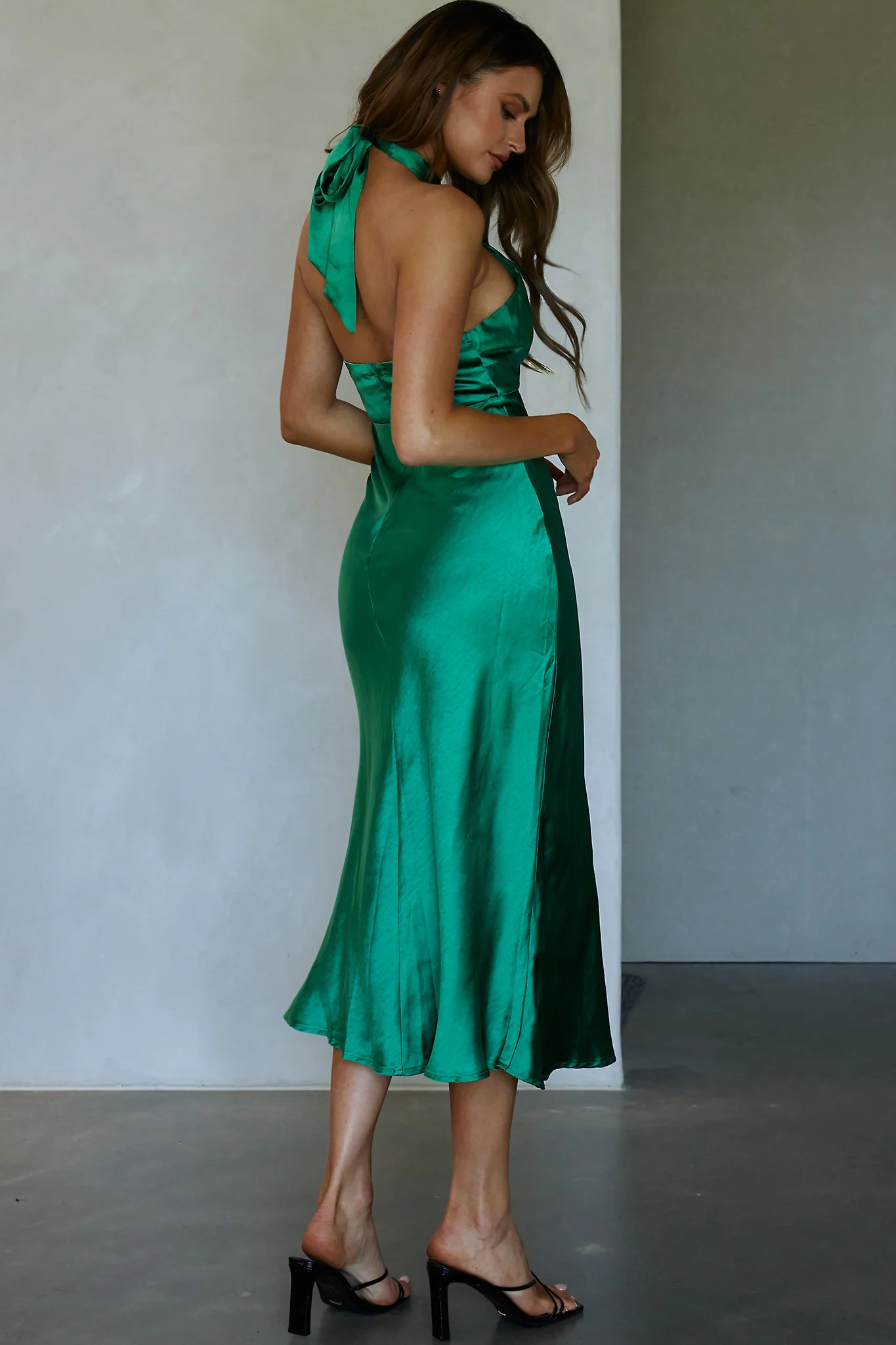 Je Reve Twist Halterneck Midi Dress Green - Image 2