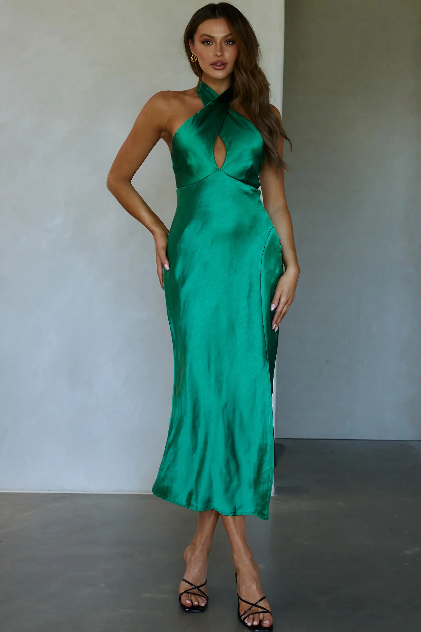Je Reve Twist Halterneck Midi Dress Green - Image 5