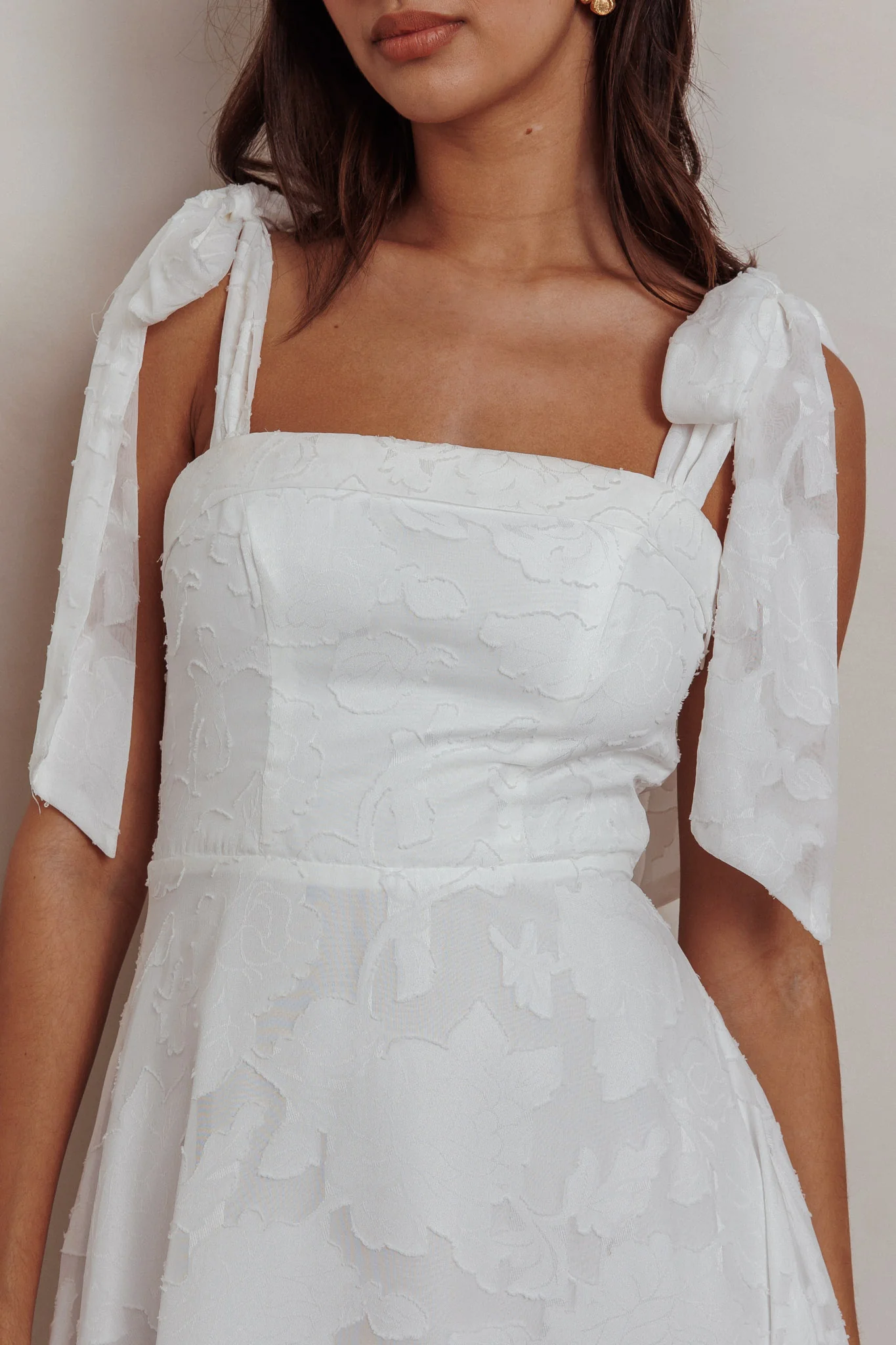 Jeanie Bow Shoulder Midi Dress Embossed White - Image 3
