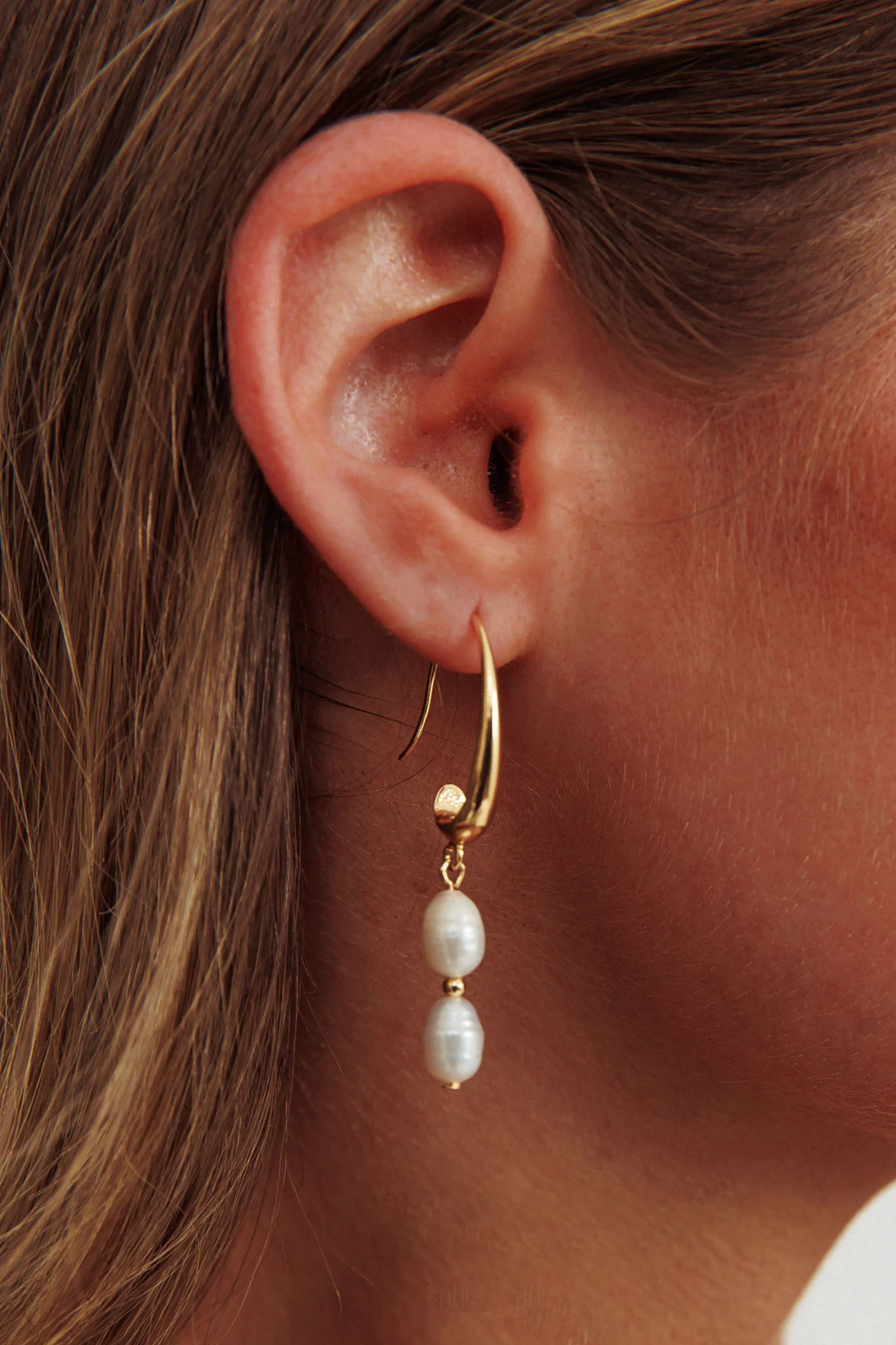 Joslly Drop Pearl Earrings Gold - Image 2