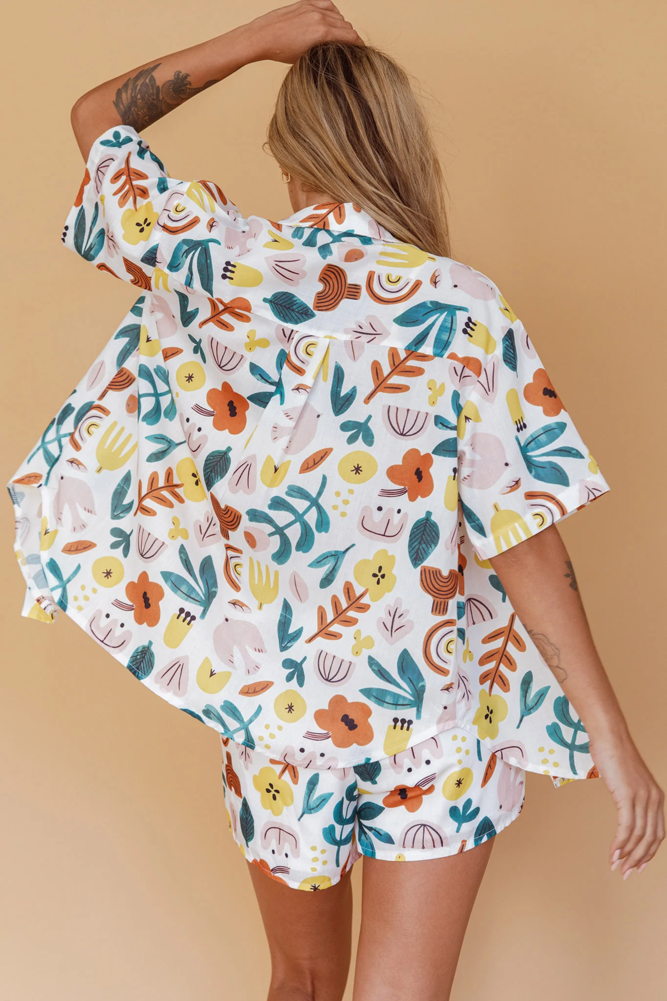 Just A Hunch Shorts Printed White - Image 2