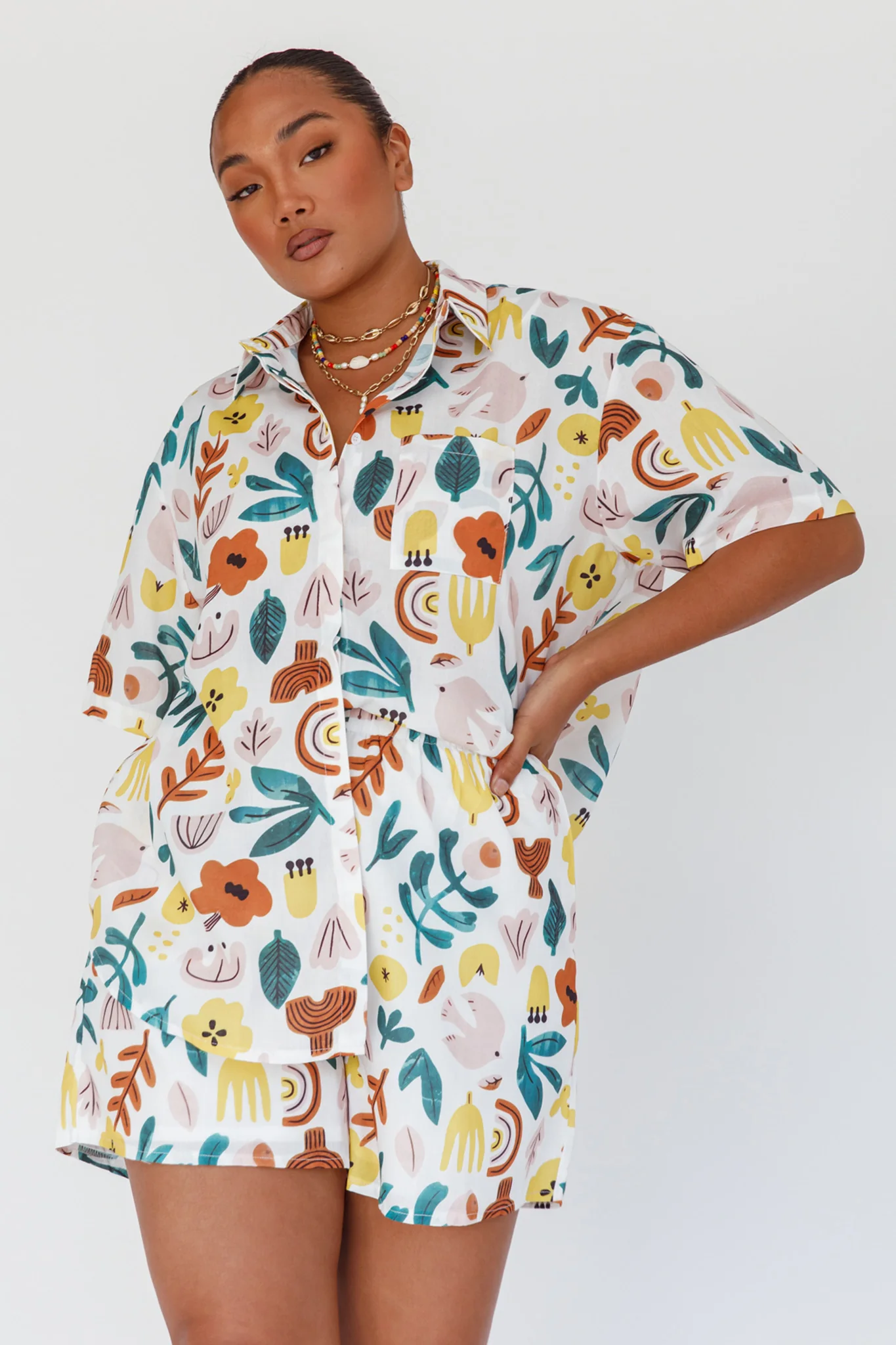 Just A Hunch Shorts Printed White - Image 3