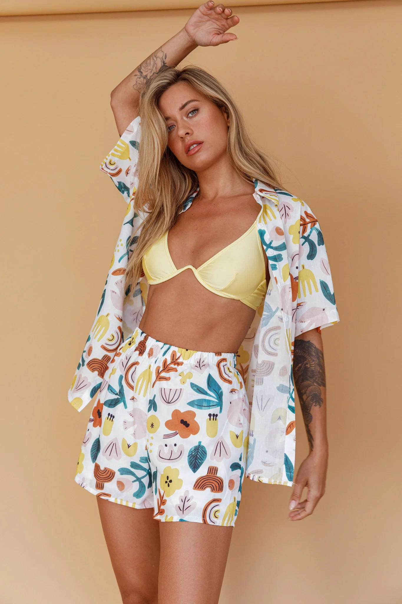 Just A Hunch Shorts Printed White - Image 6
