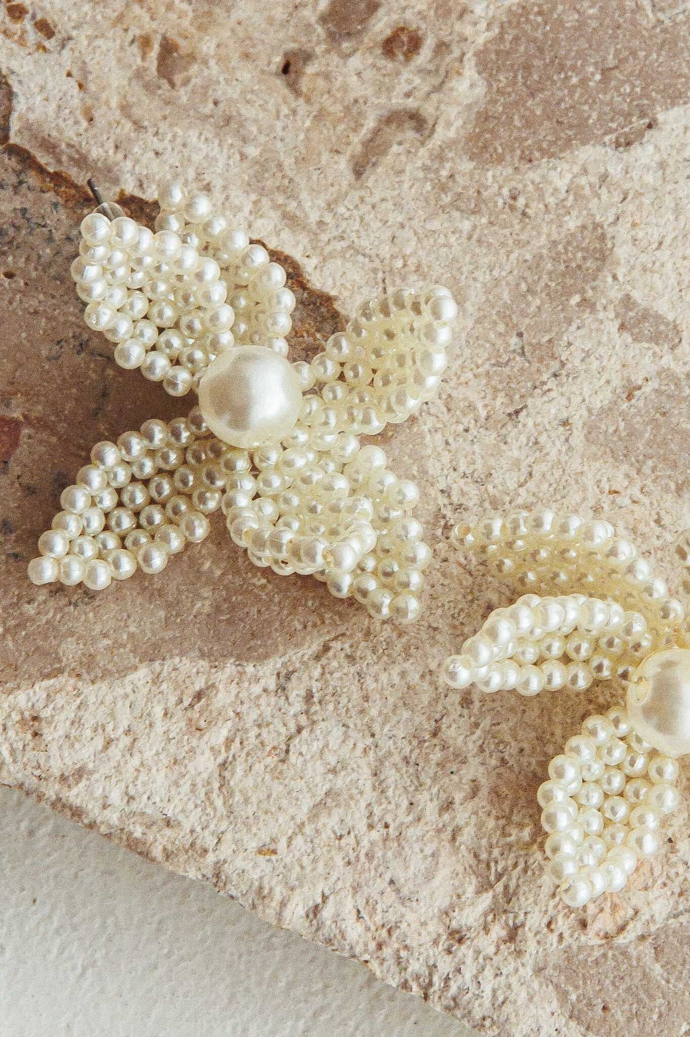Kaley Flower Earrings Pearl - Image 2